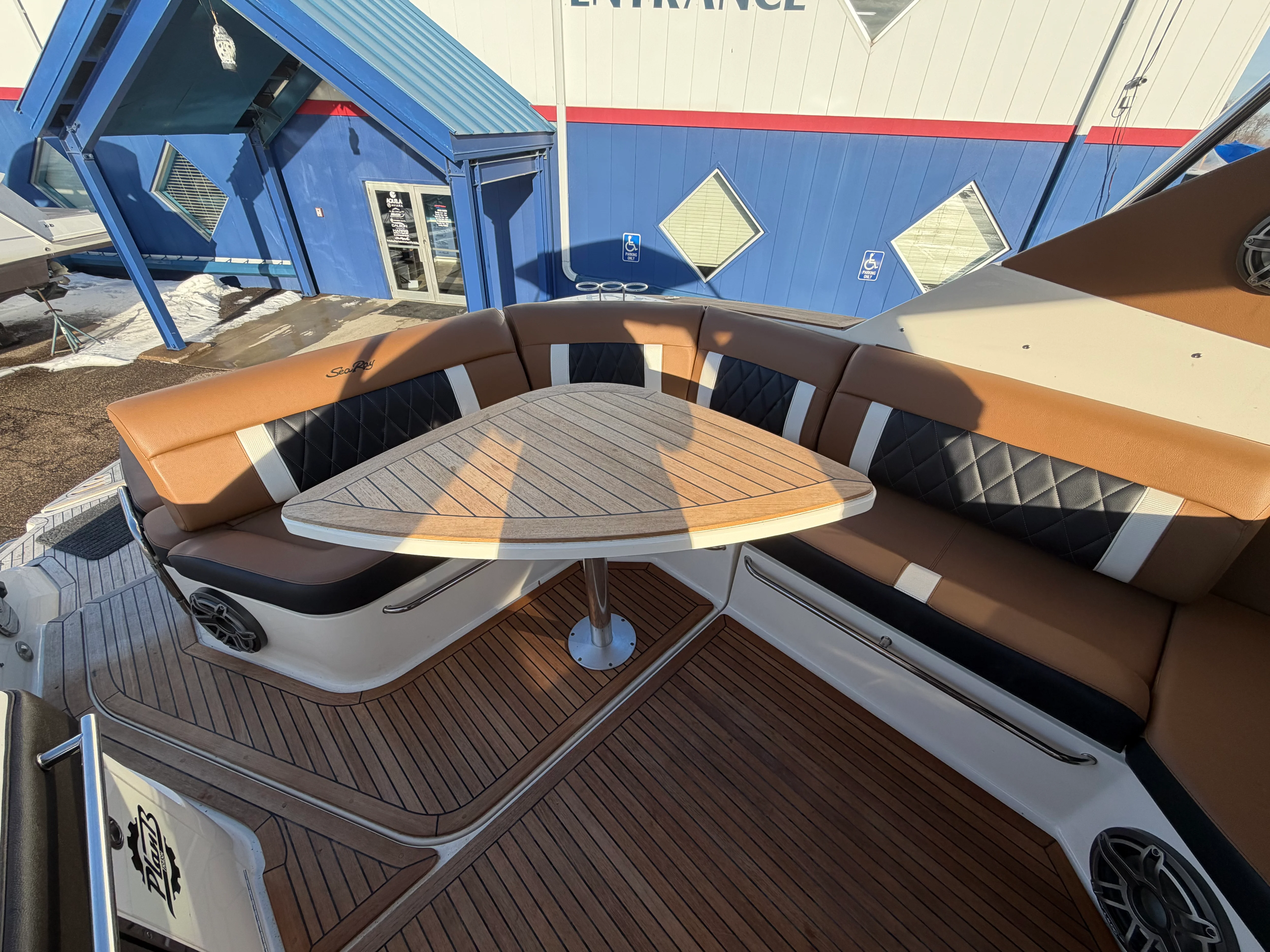 2019 Sea Ray 320 SUNDANCER Image Thumbnail #11