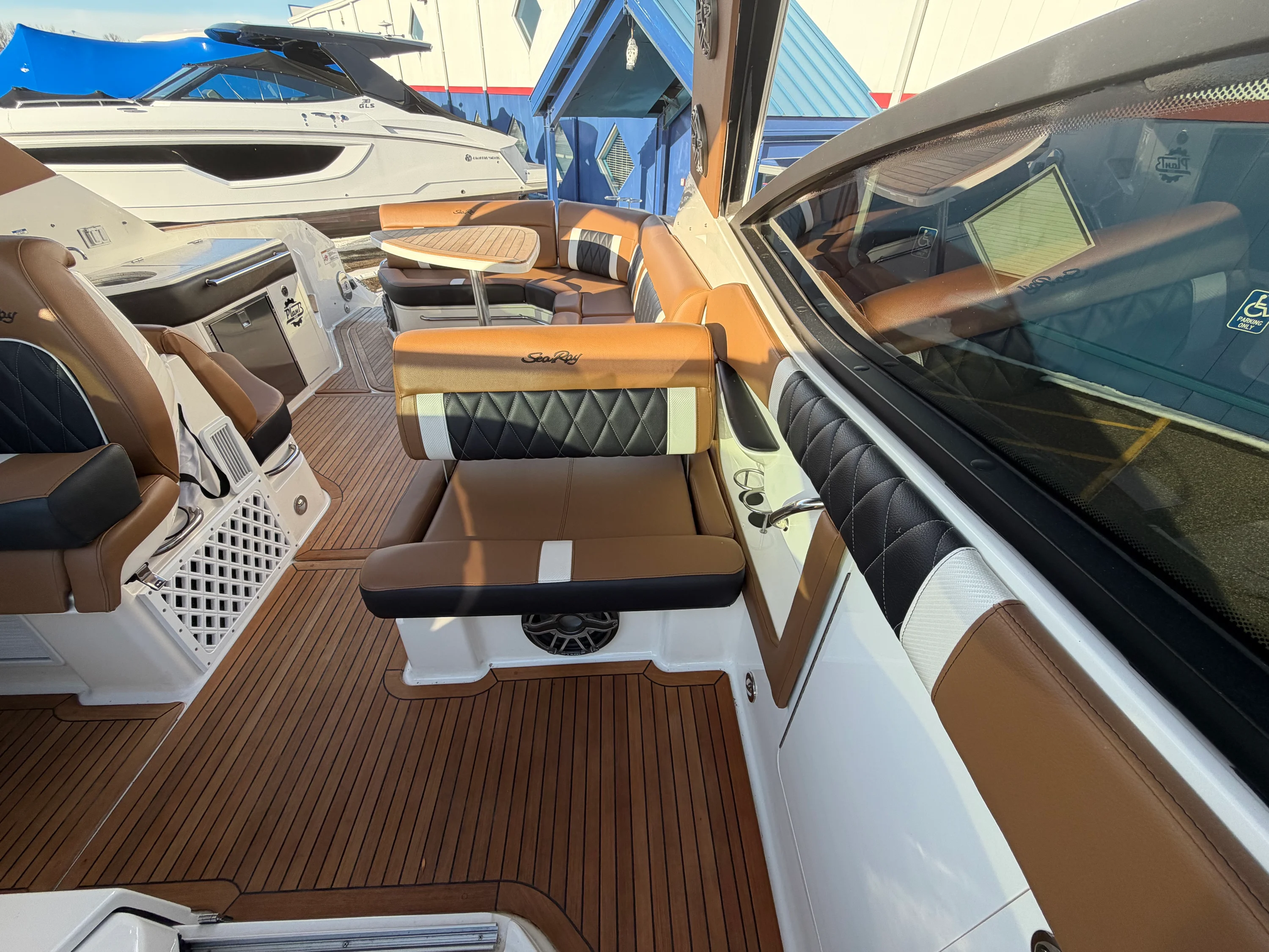 2019 Sea Ray 320 SUNDANCER Image Thumbnail #14