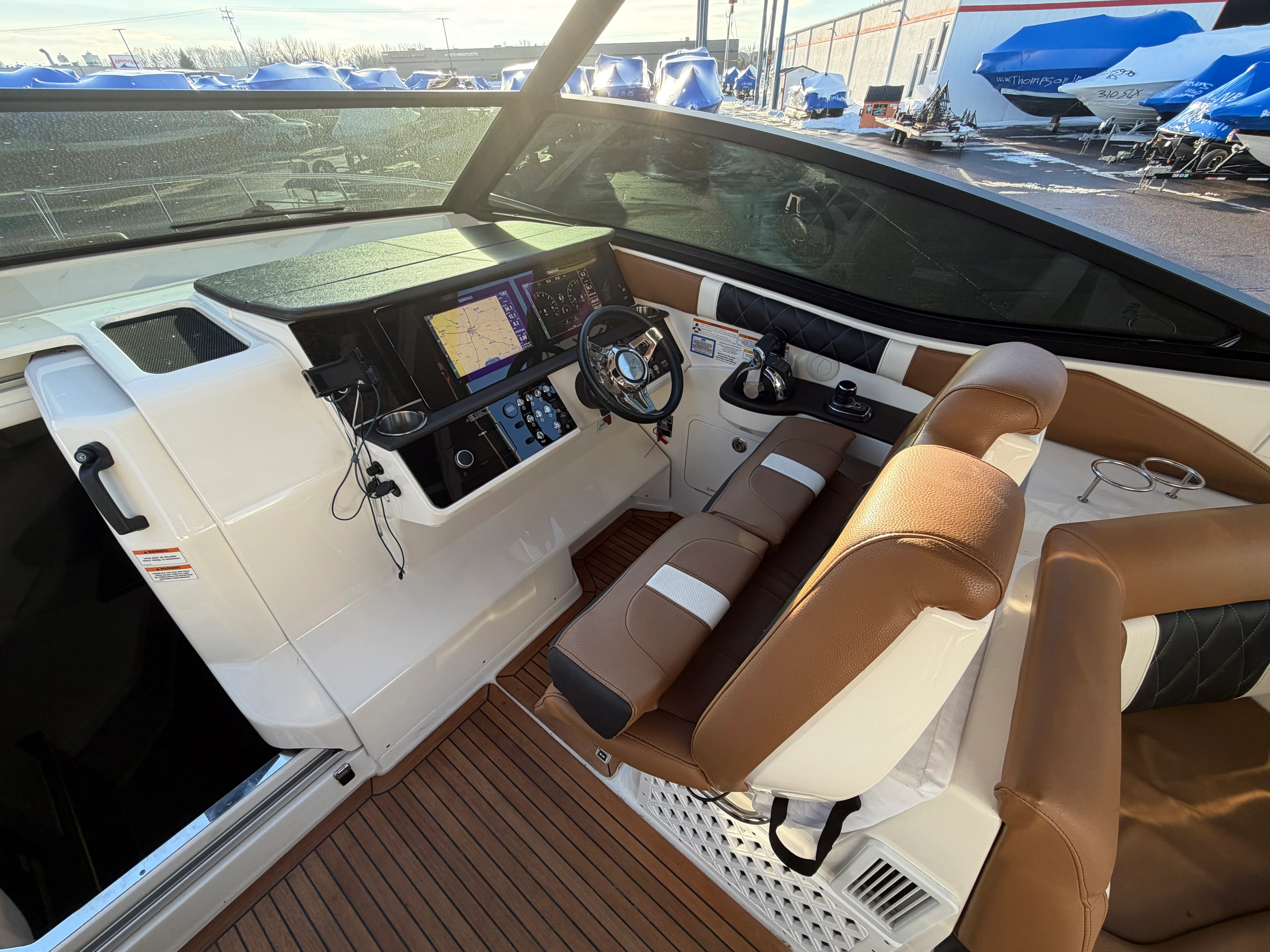 2019 Sea Ray 320 SUNDANCER Image Thumbnail #16
