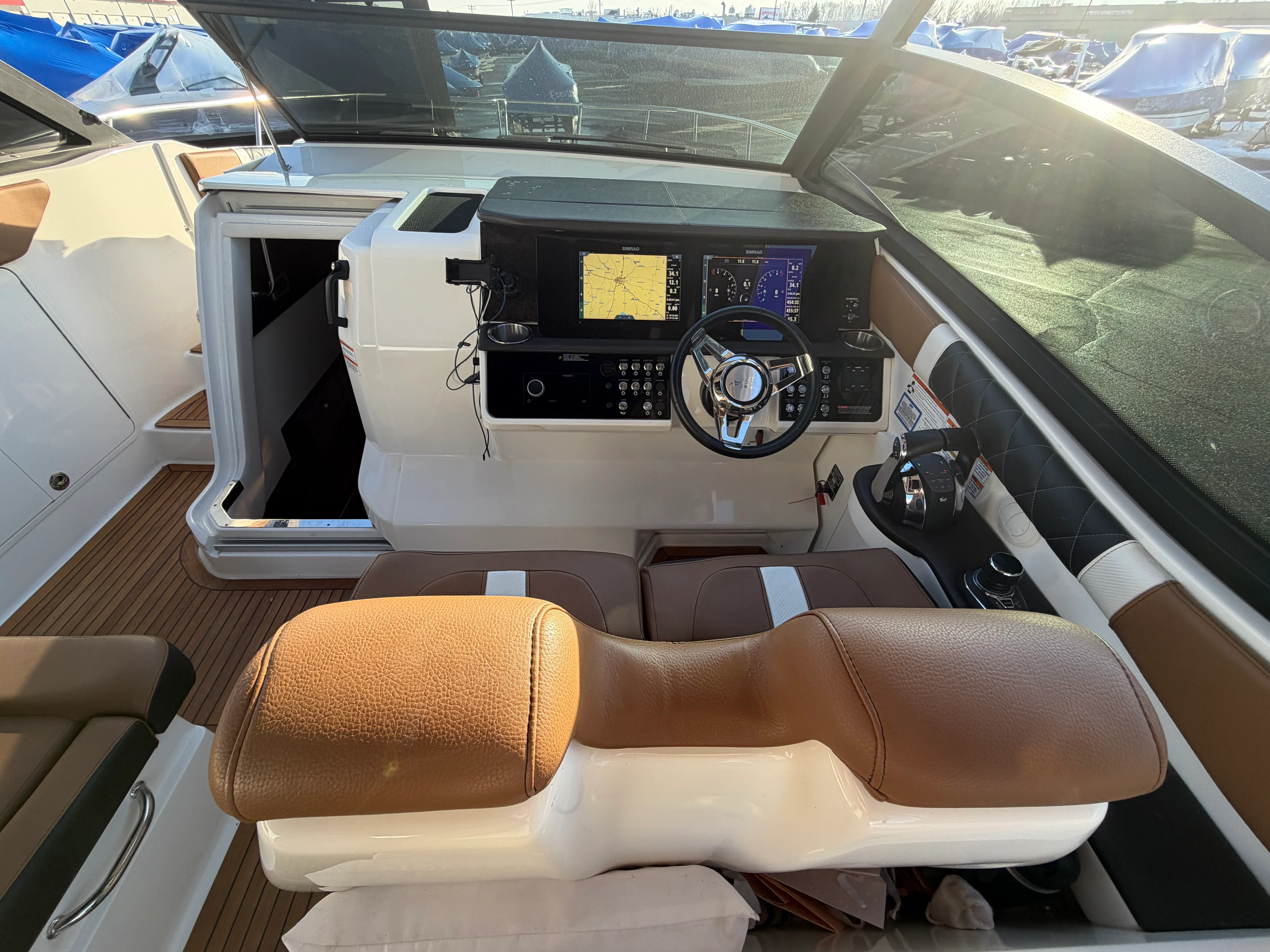 2019 Sea Ray 320 SUNDANCER Image Thumbnail #18