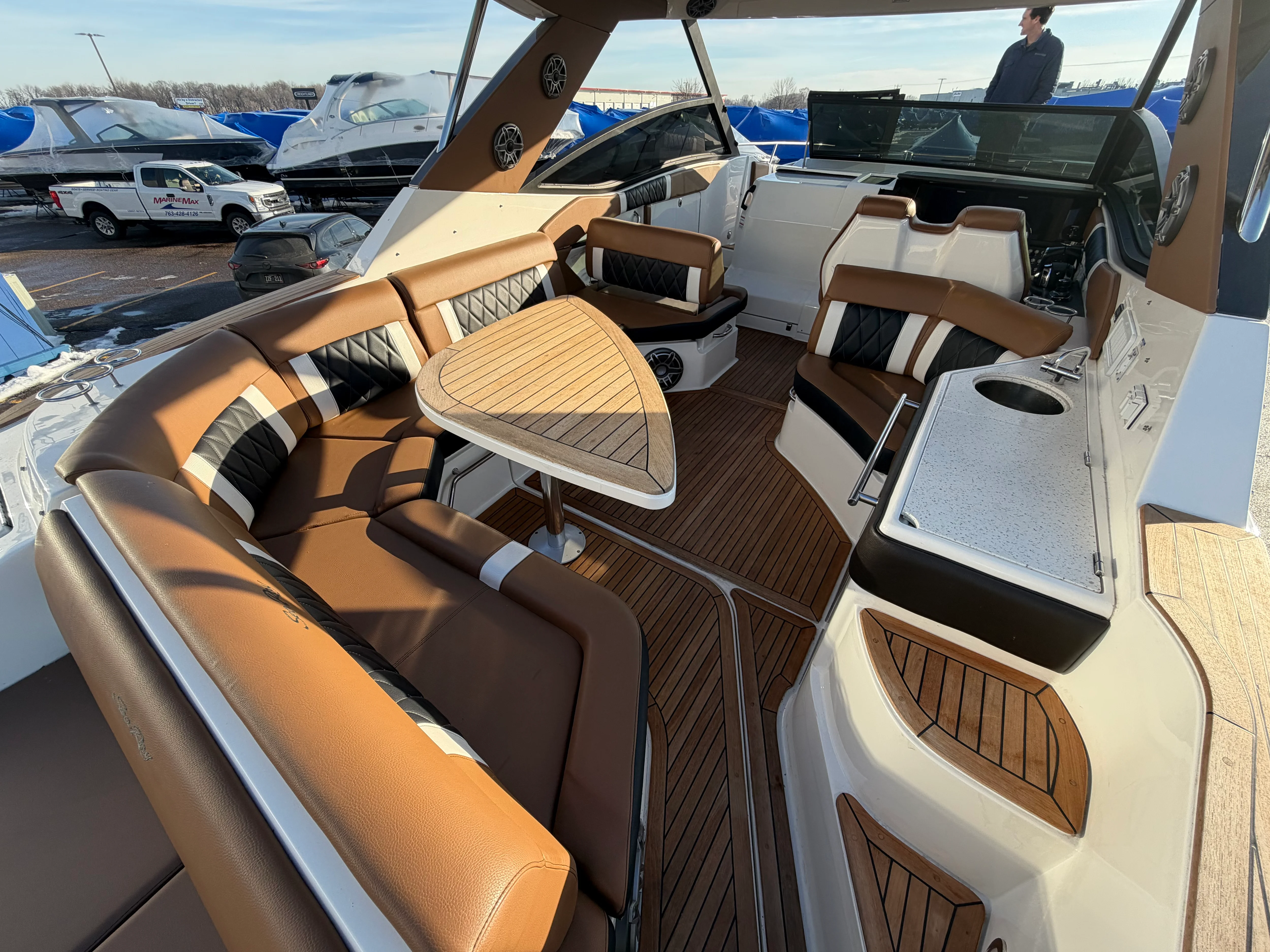 2019 Sea Ray 320 SUNDANCER Image Thumbnail #8