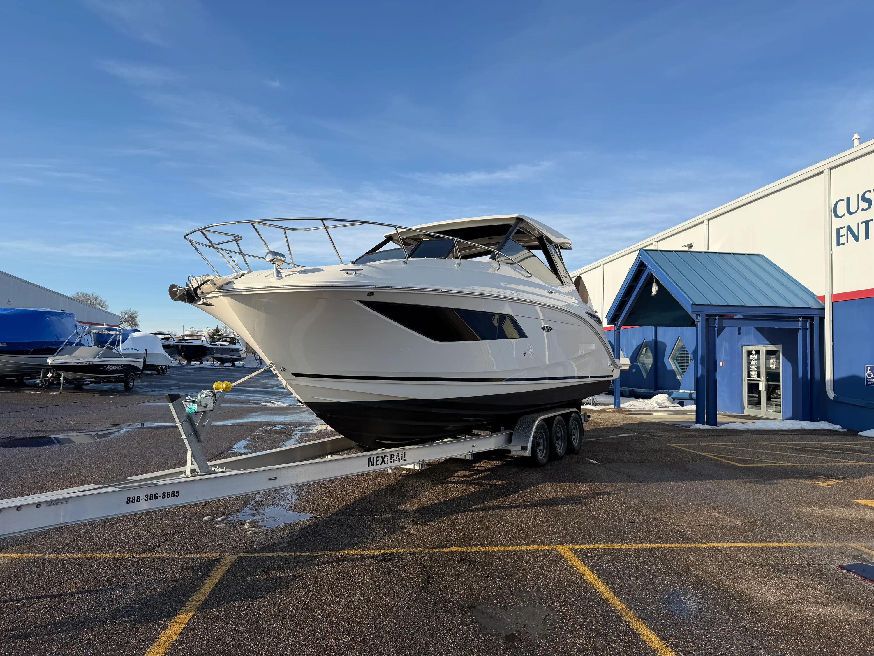 2019 Sea Ray 320 SUNDANCER Image Thumbnail #2