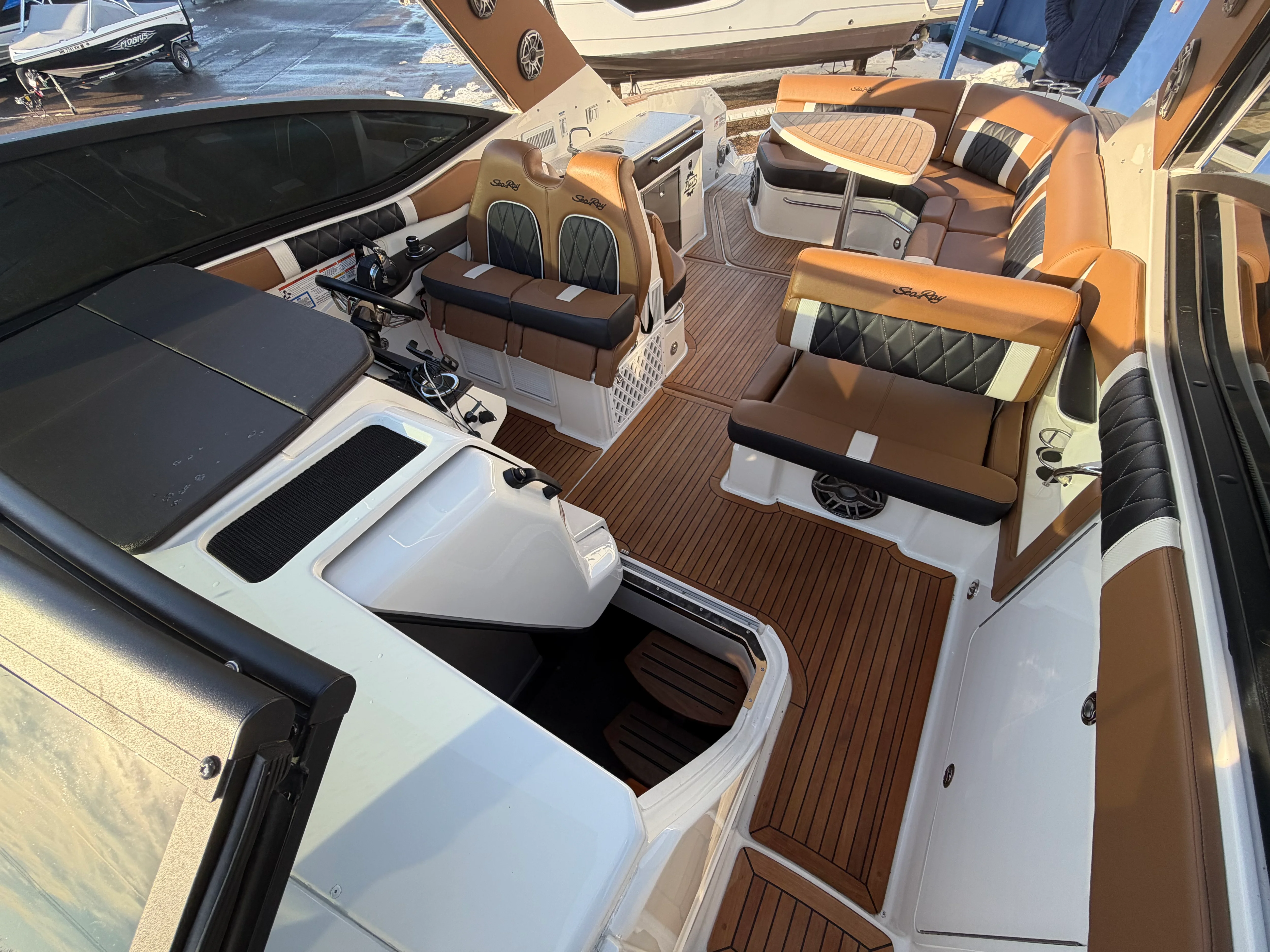 2019 Sea Ray 320 SUNDANCER Image Thumbnail #15