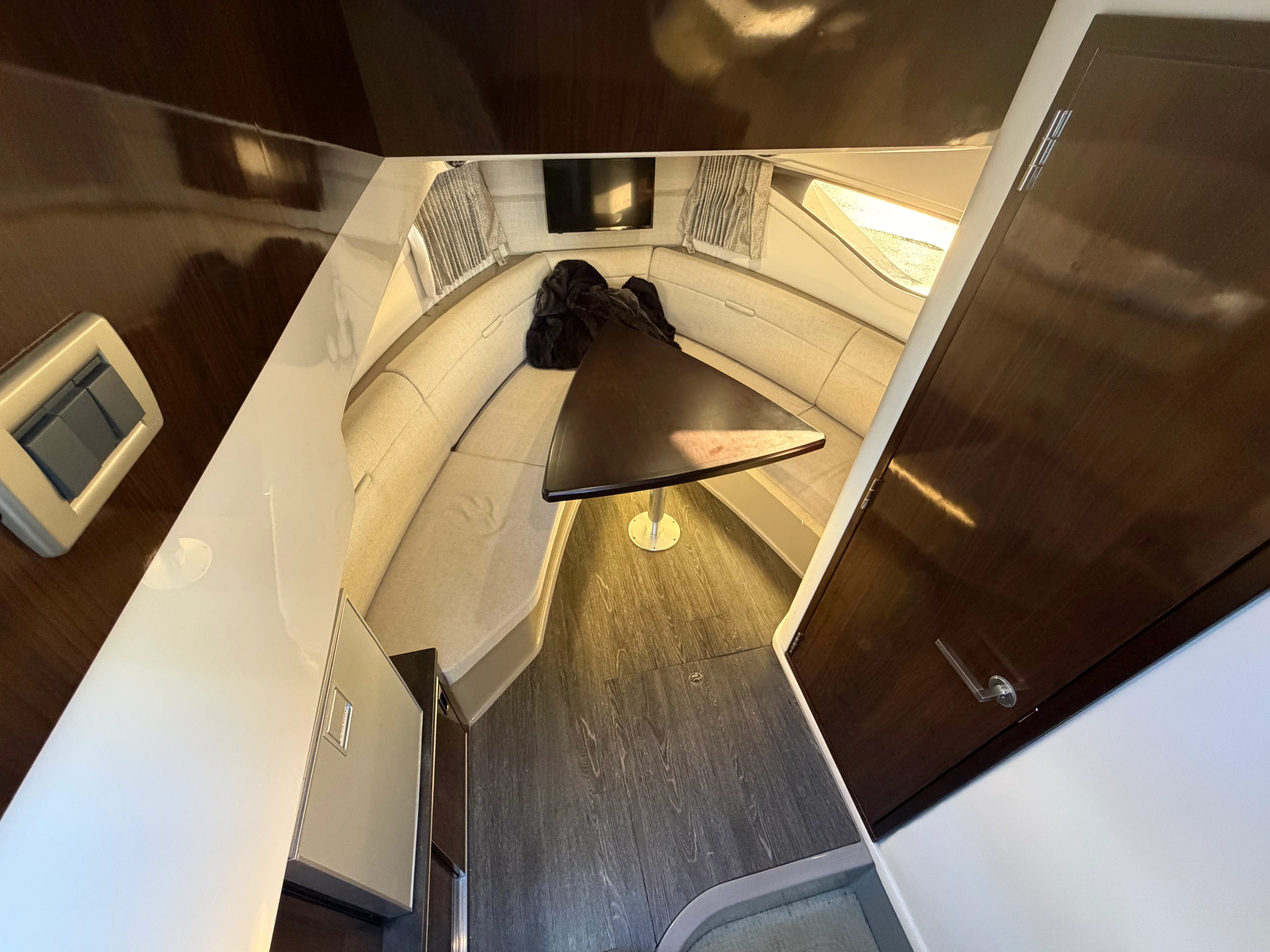 2019 Sea Ray 320 SUNDANCER Image Thumbnail #24