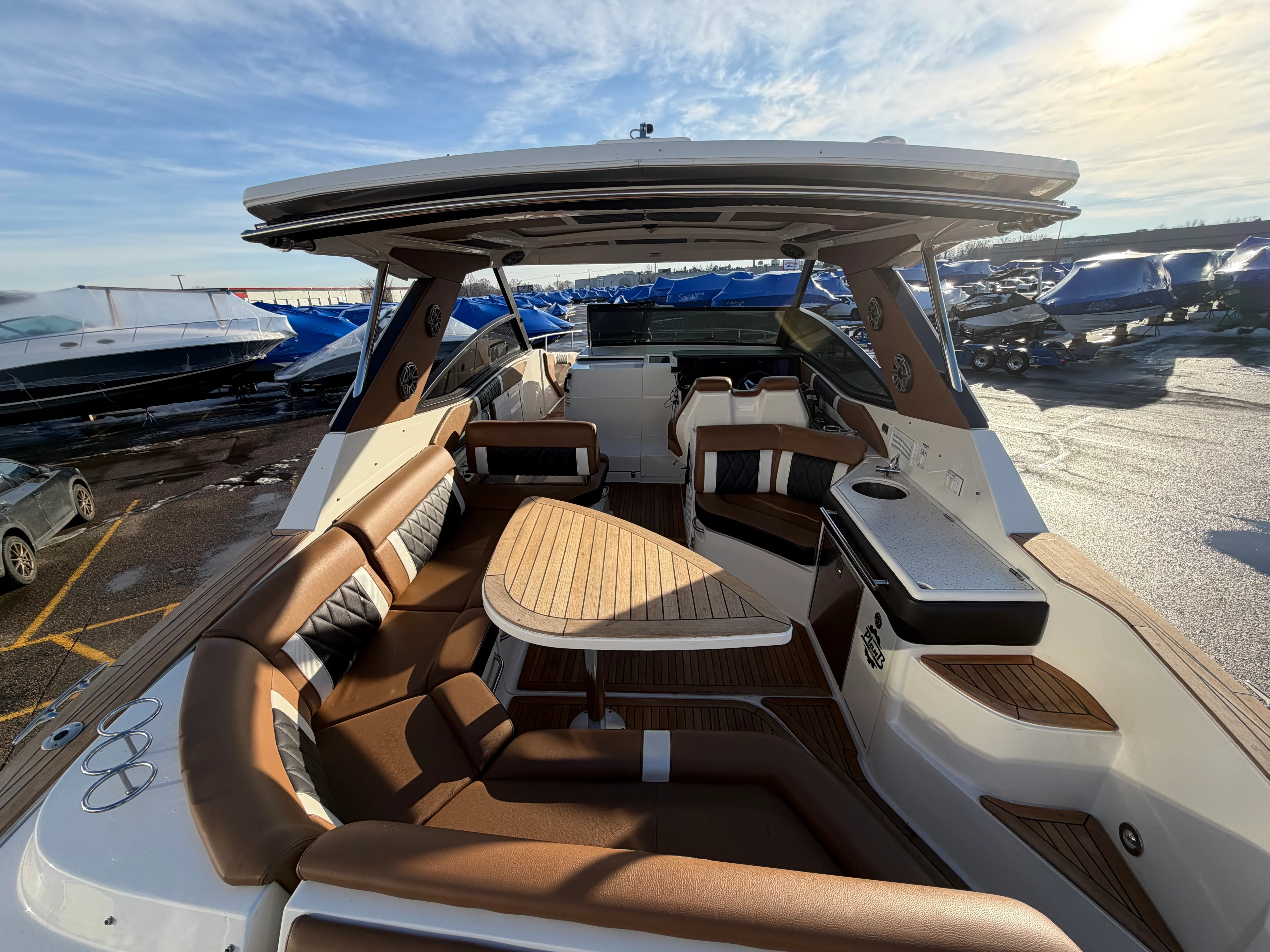 2019 Sea Ray 320 SUNDANCER Image Thumbnail #6