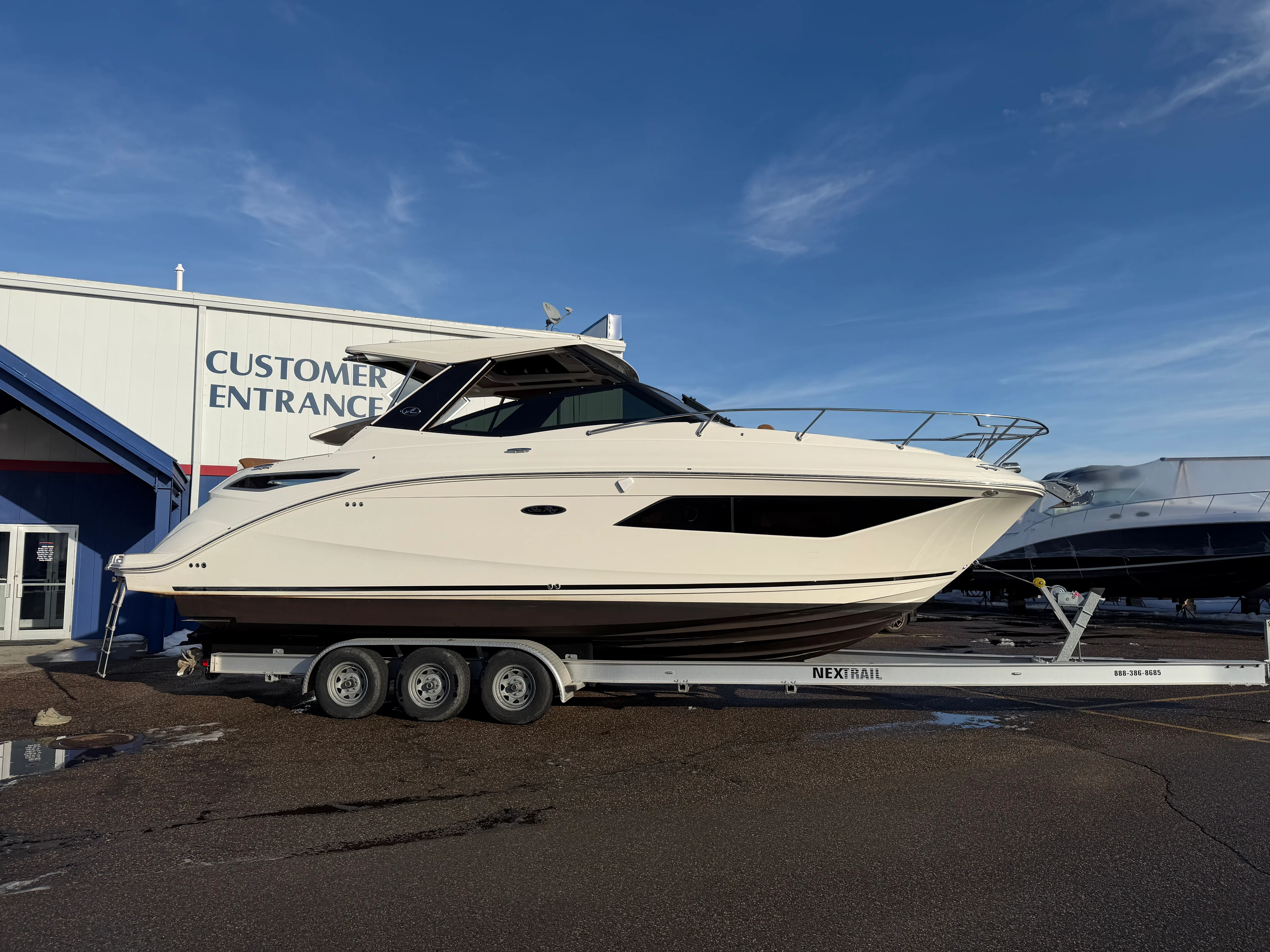 2019 Sea Ray 320 SUNDANCER Image Thumbnail #1