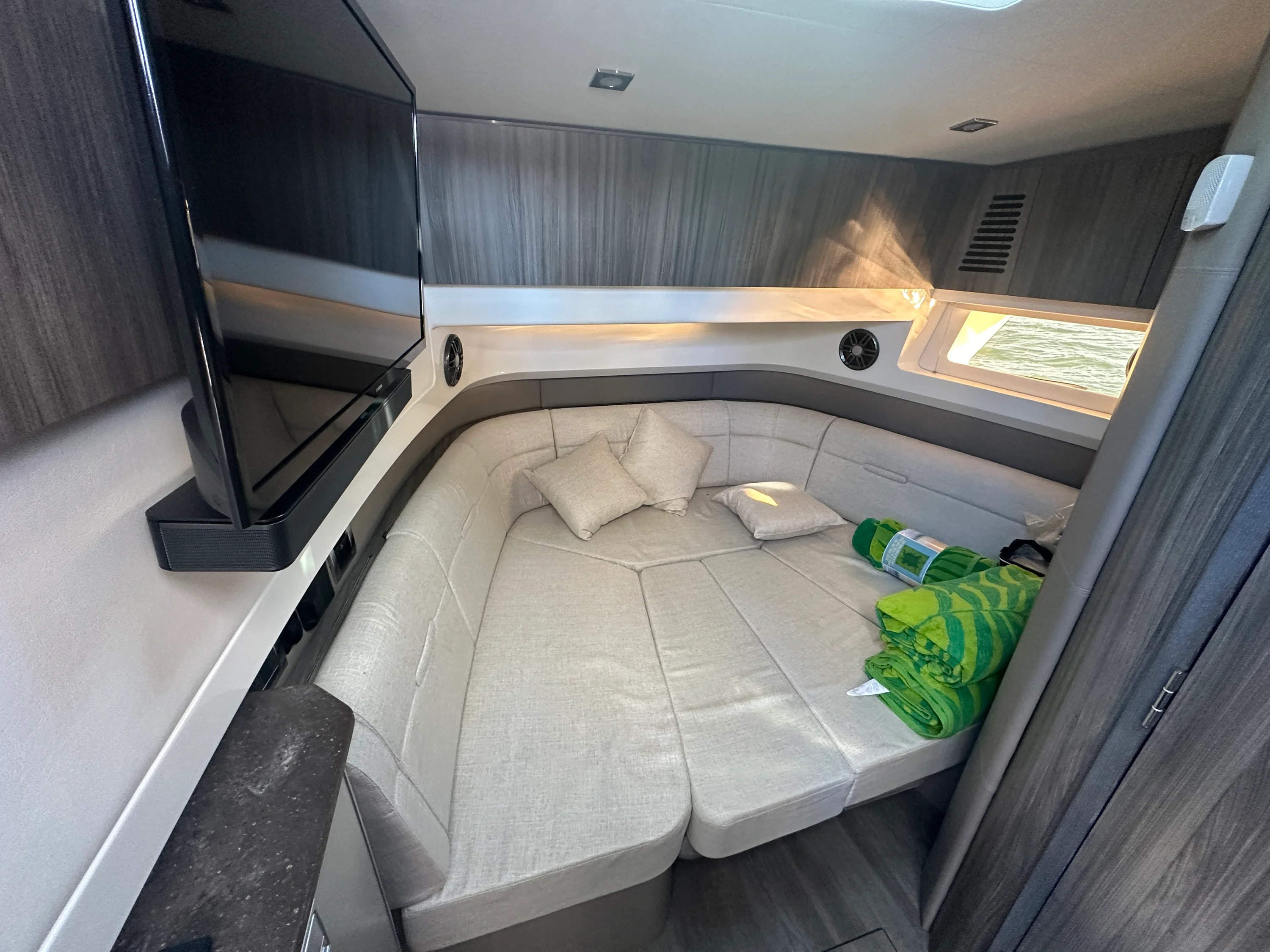 2024 Sea Ray 400 SLX Image Thumbnail #22