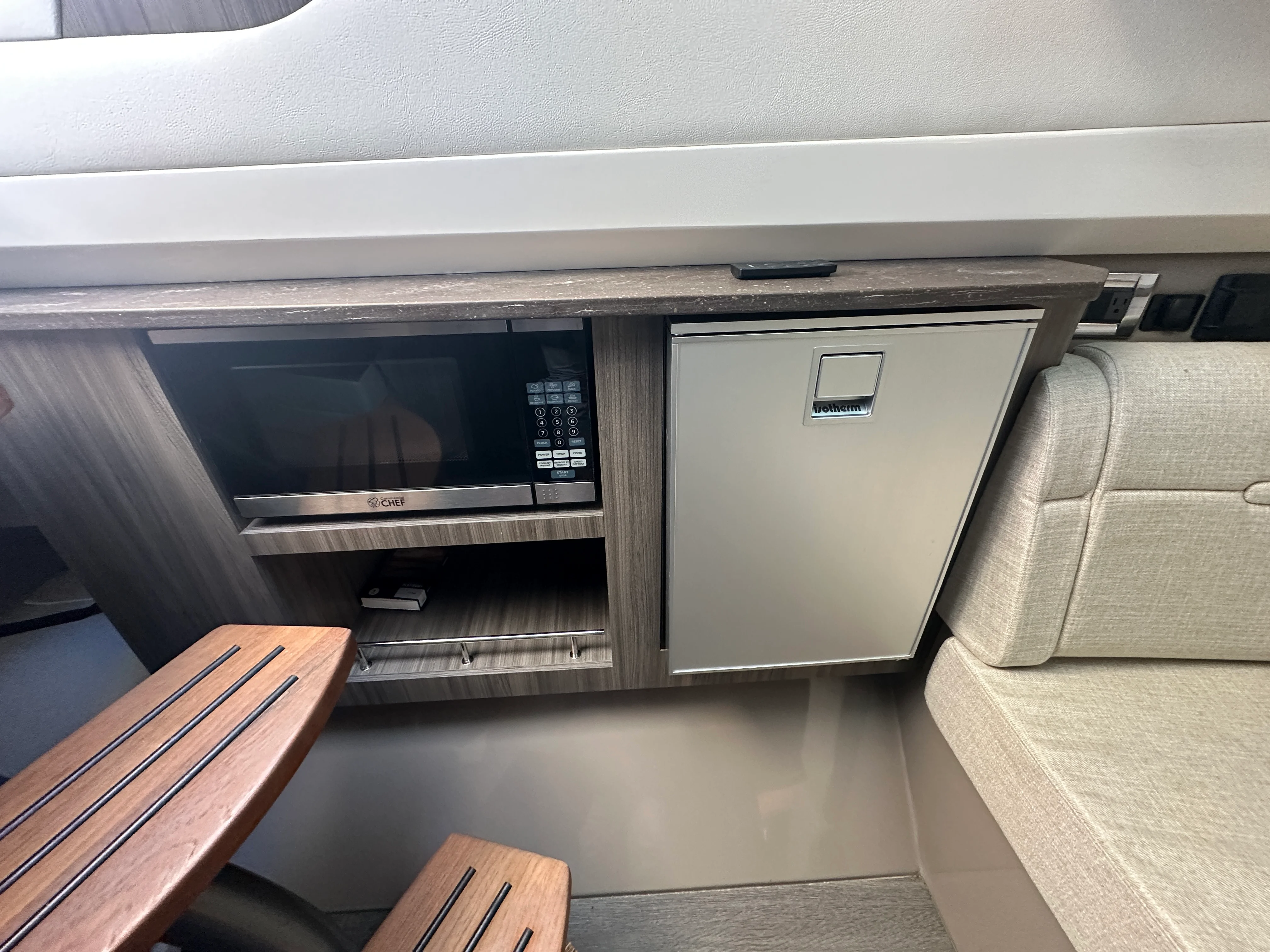 2024 Sea Ray 400 SLX Image Thumbnail #24