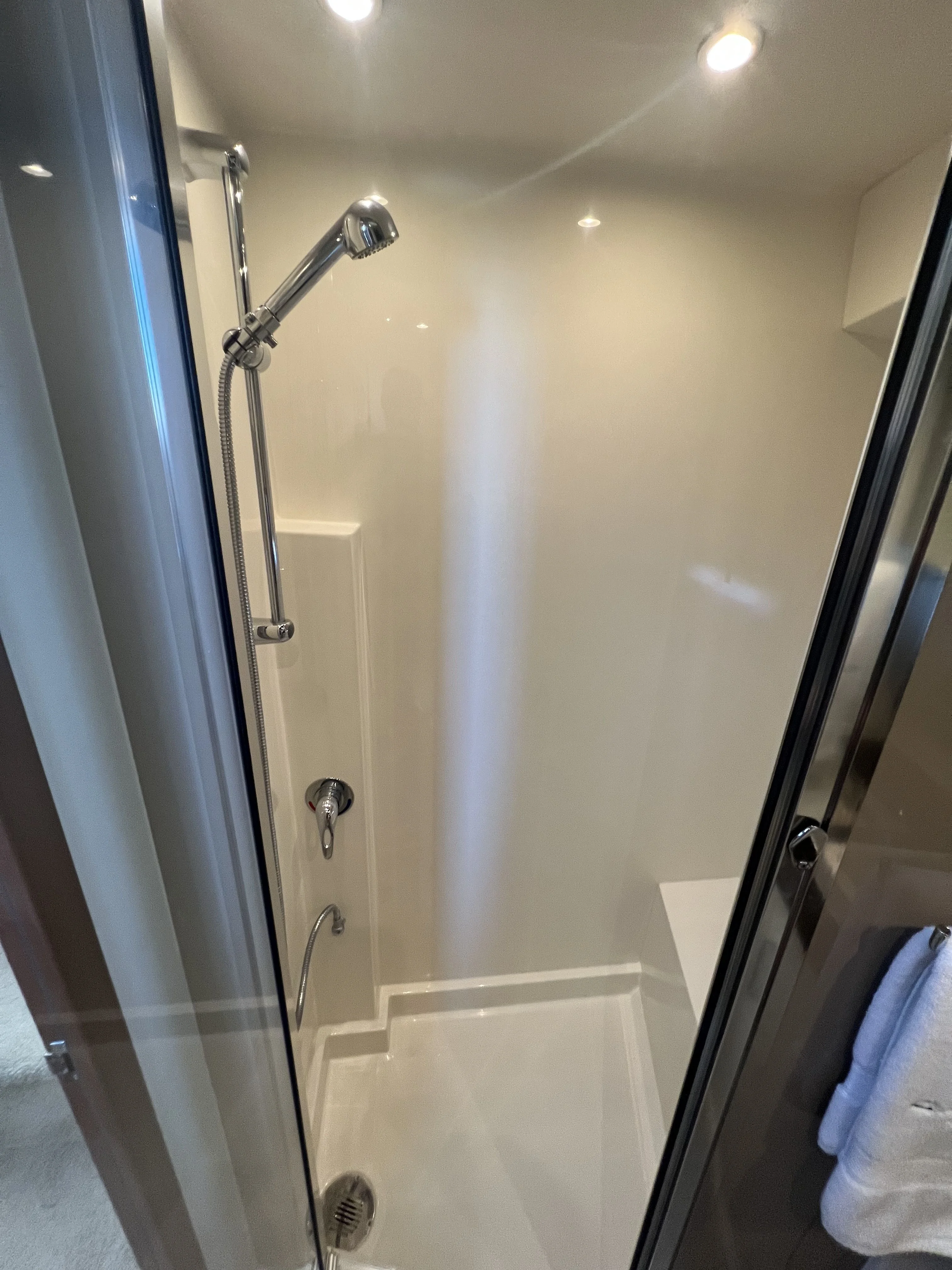 2018 Carver Yachts 37 COUPE Image Thumbnail #10