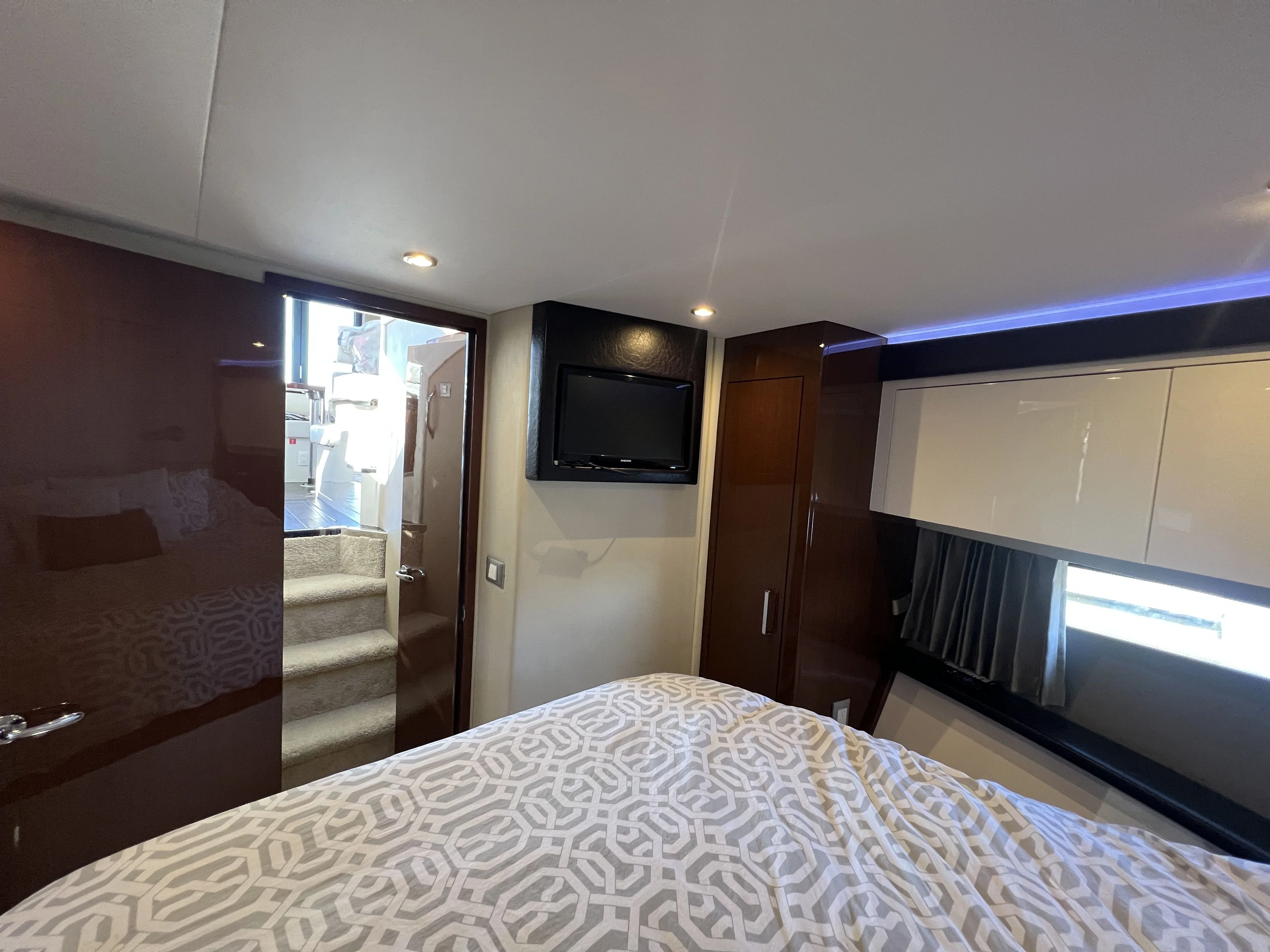 2018 Carver Yachts 37 COUPE Image Thumbnail #5