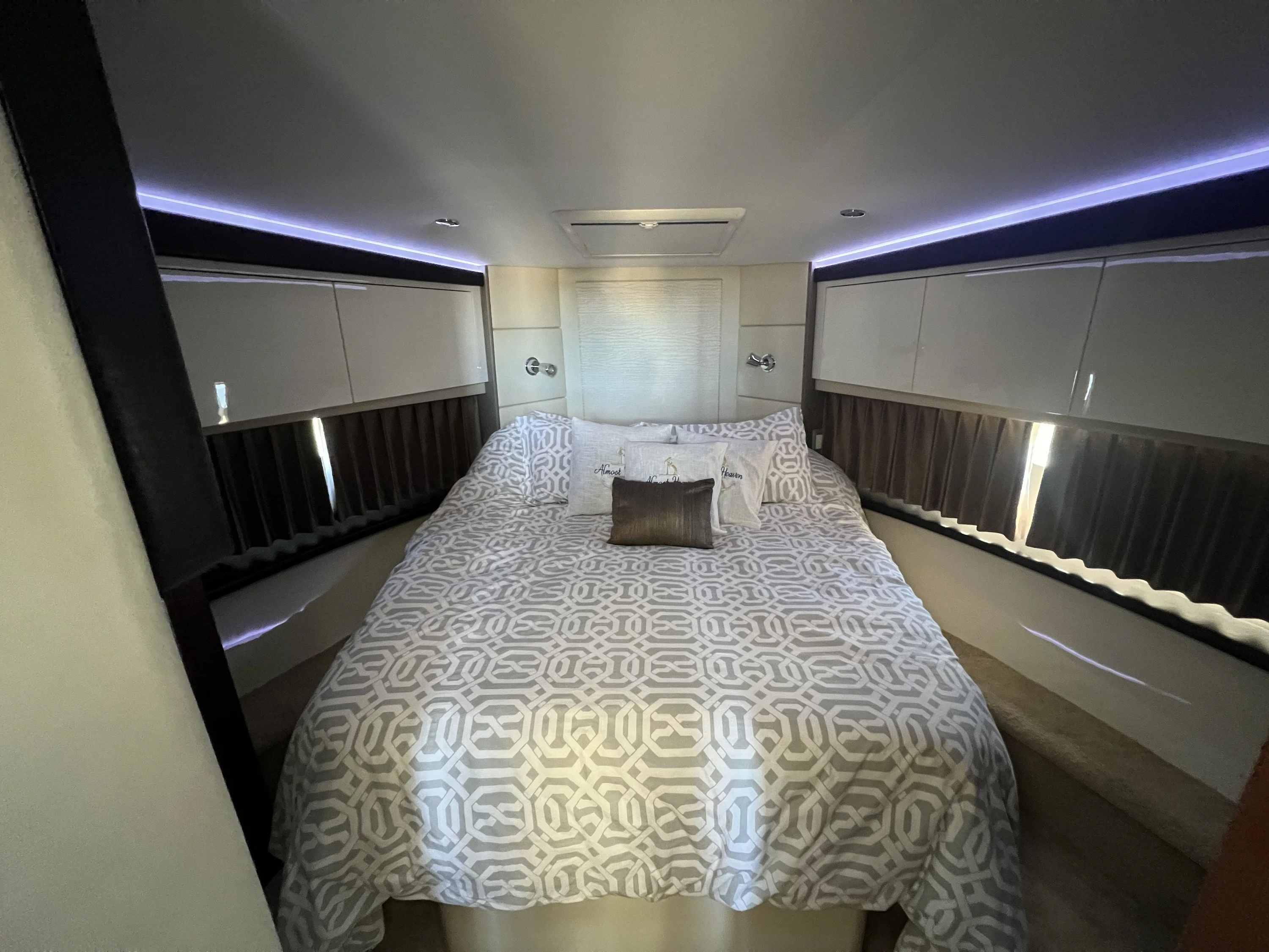 2018 Carver Yachts 37 COUPE Image Thumbnail #4