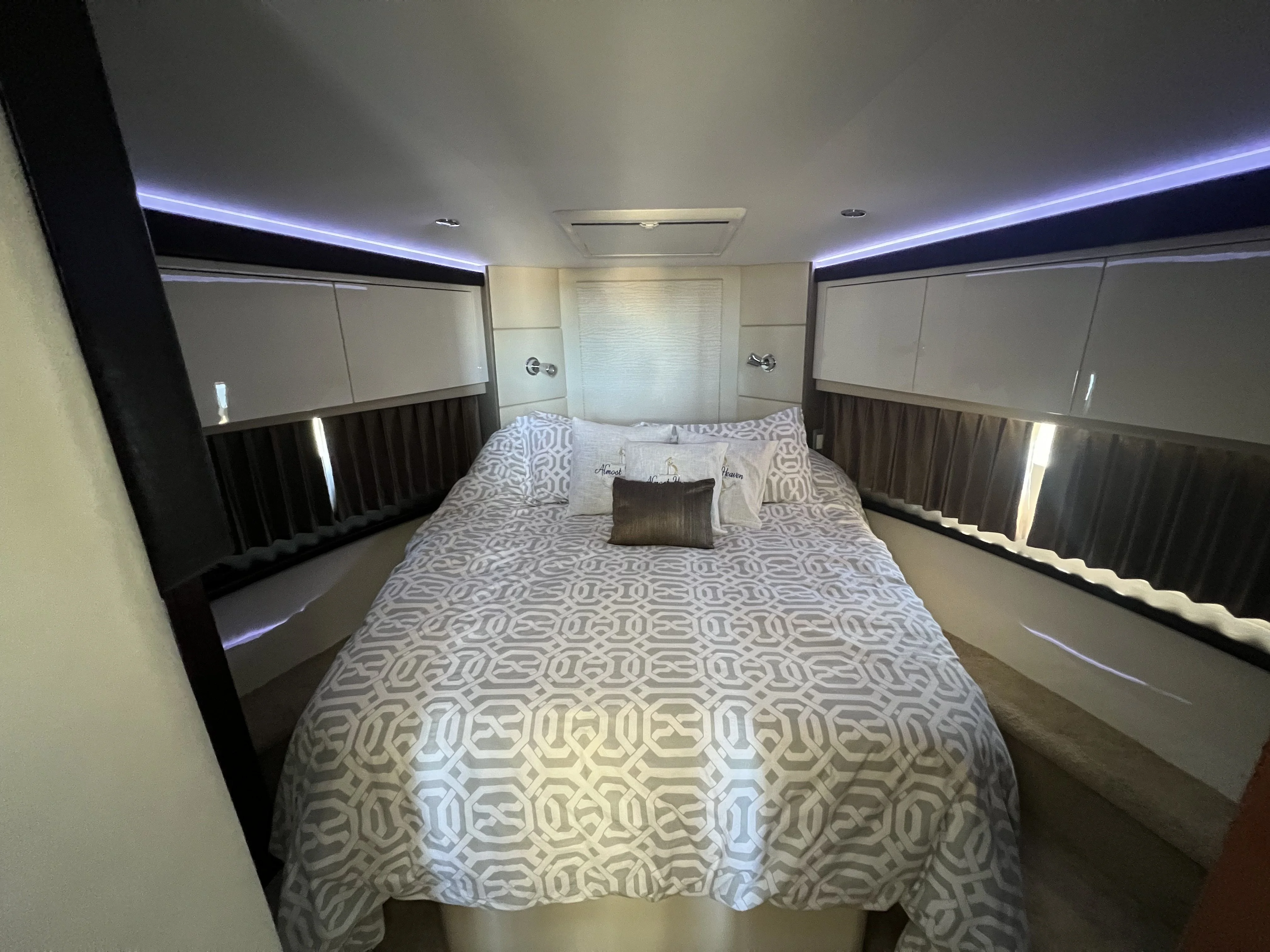 2018 Carver Yachts 37 COUPE Image Thumbnail #4