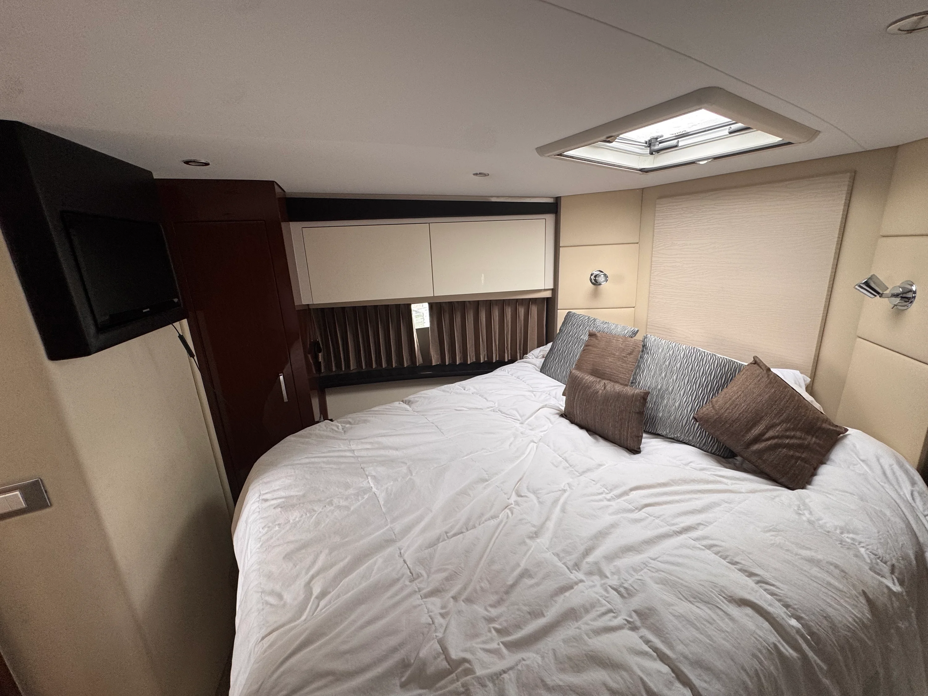 2018 Carver Yachts C37 Image Thumbnail #23