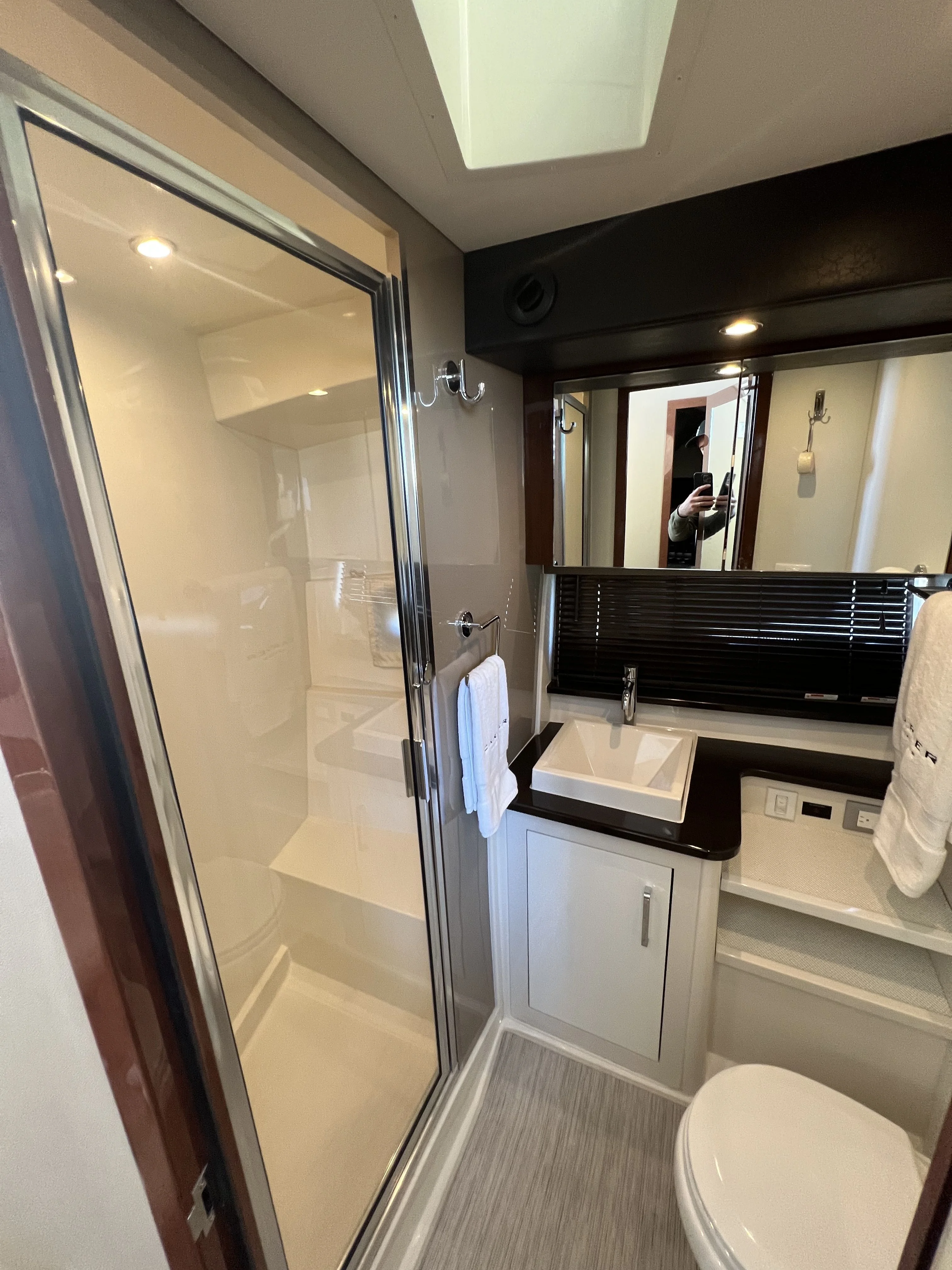 2018 Carver Yachts 37 COUPE Image Thumbnail #8