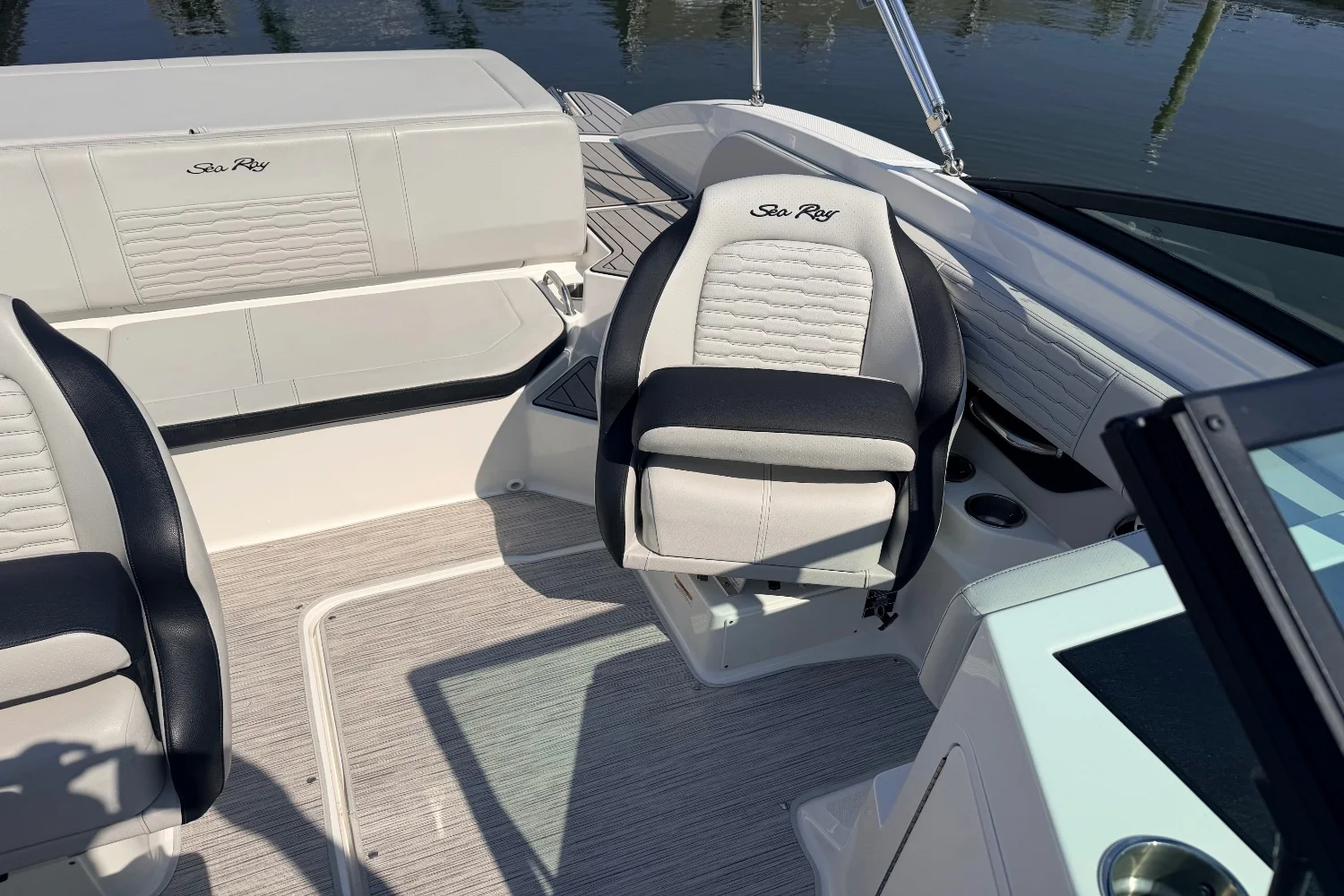 2023 Sea Ray SPX 190 Image Thumbnail #6