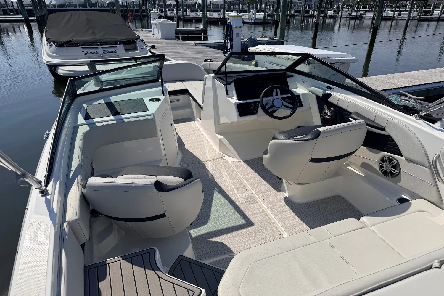 2023 Sea Ray SPX 190 Image Thumbnail #10