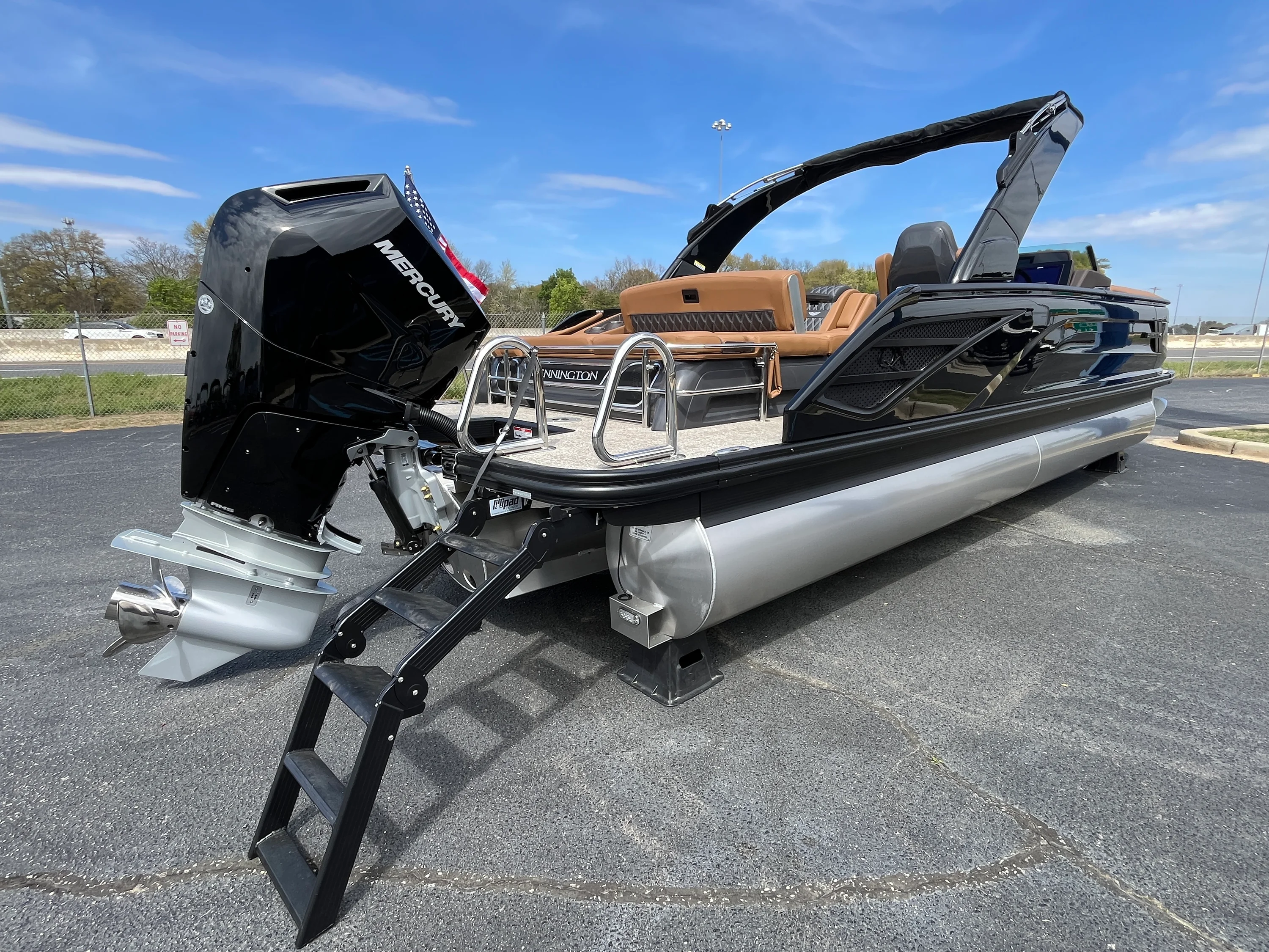 2026 Bennington 25QXS Image Thumbnail #12