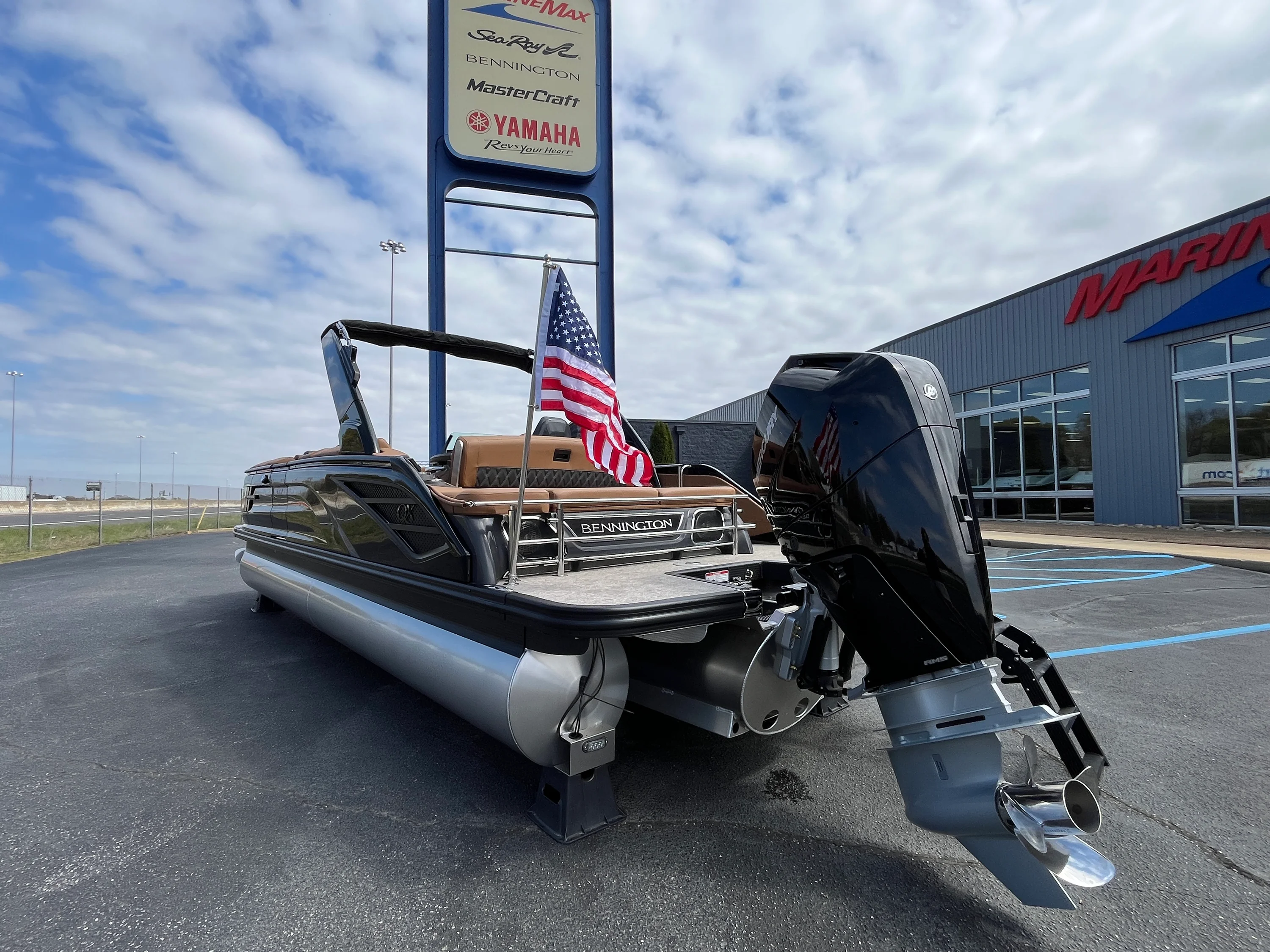 2026 Bennington 25QXS Image Thumbnail #16