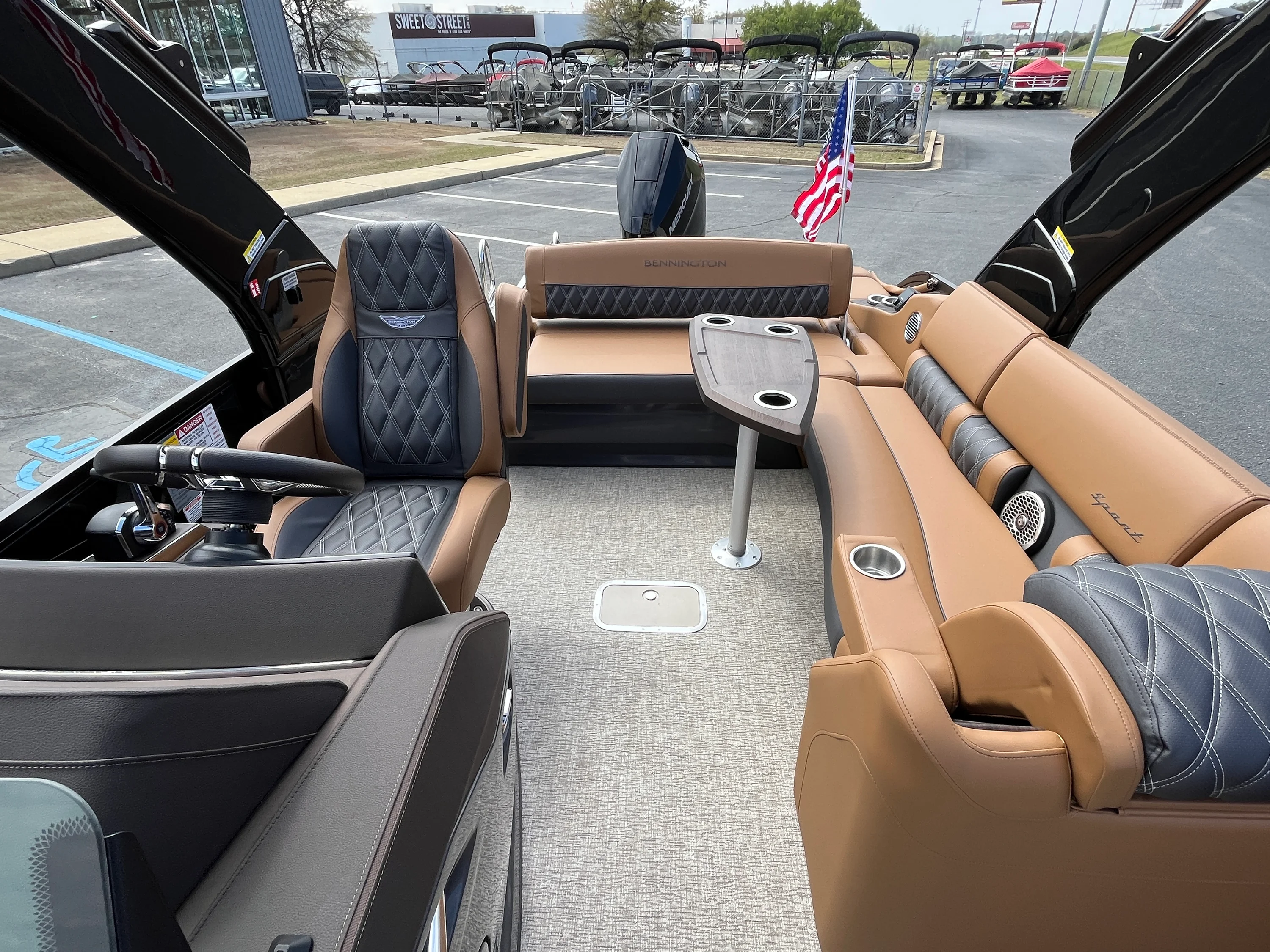 2026 Bennington 25QXS Image Thumbnail #25