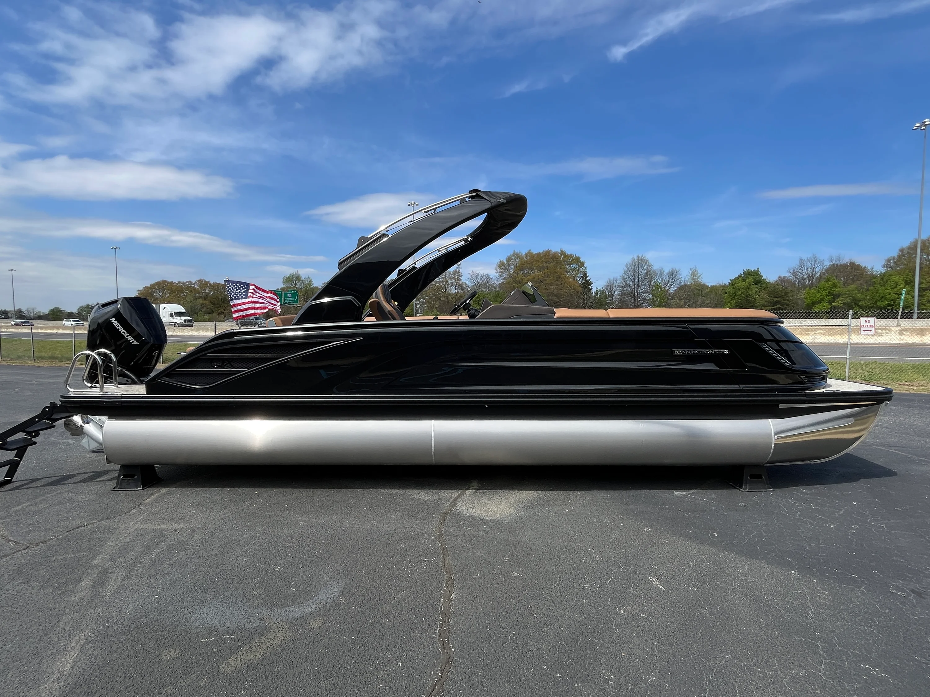 2026 Bennington 25QXS Image Thumbnail #10