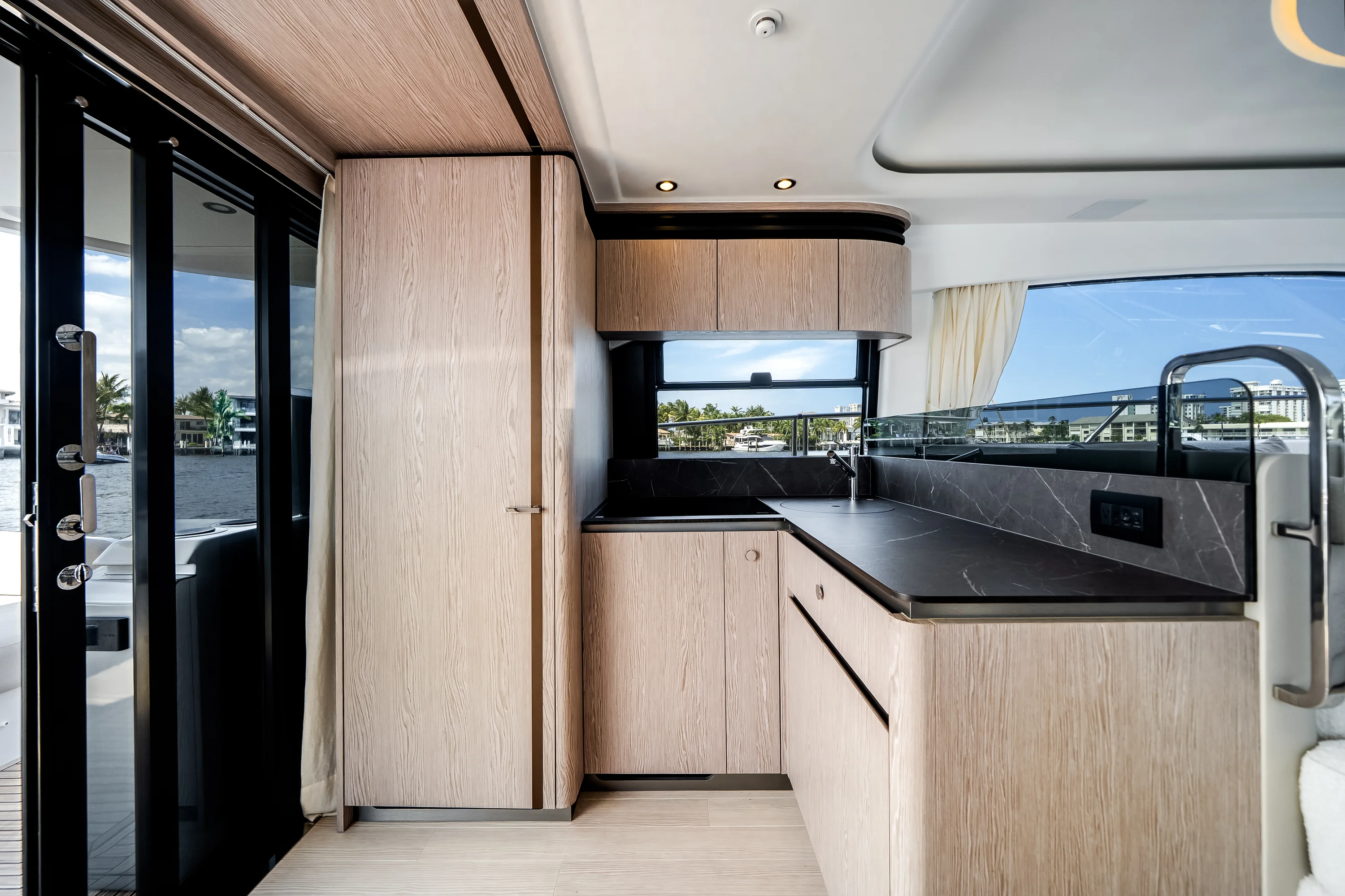 2026 Azimut Fly 53 Image Thumbnail #25
