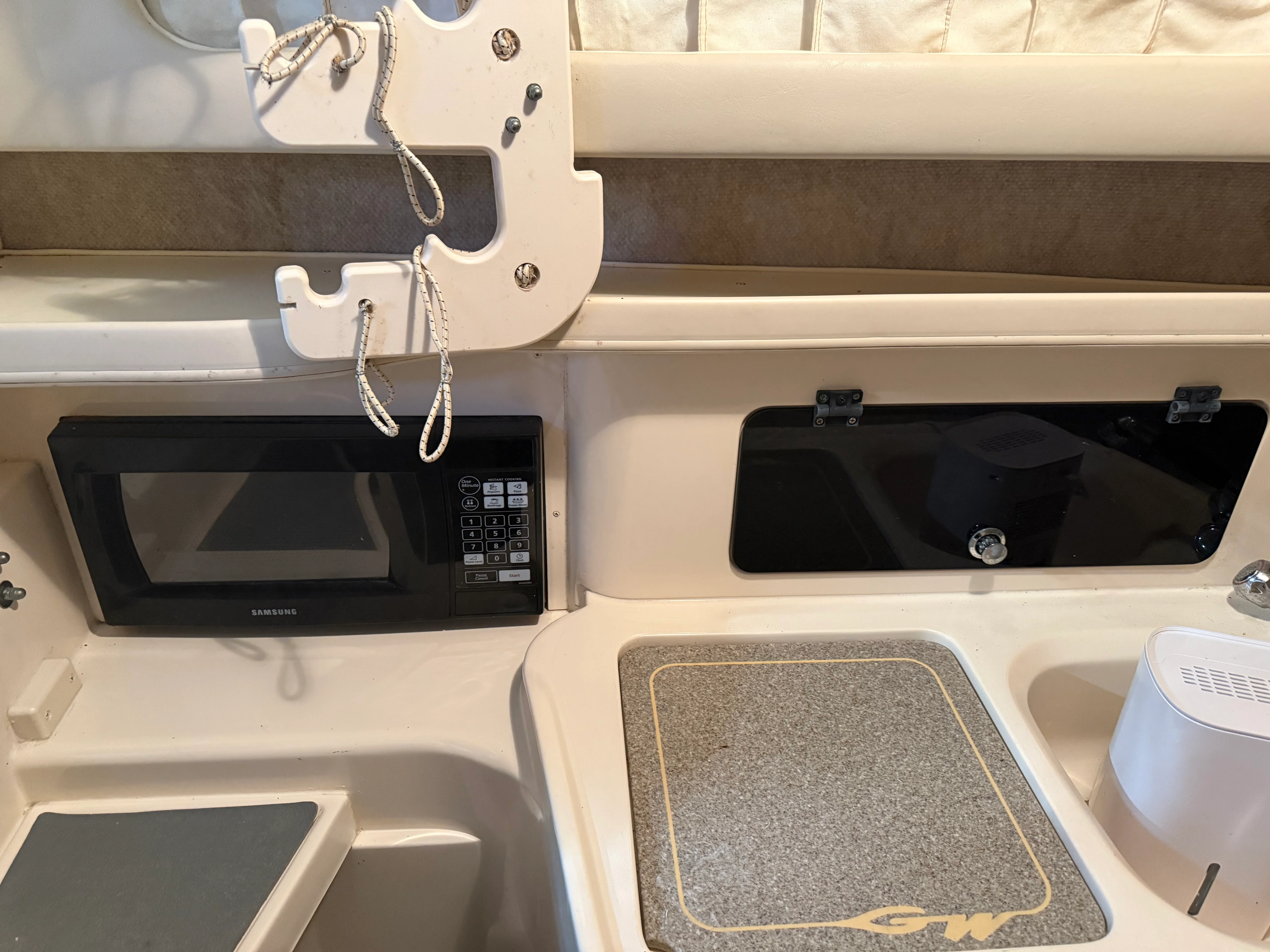 2002 Grady-White Marlin 300 Image Thumbnail #22