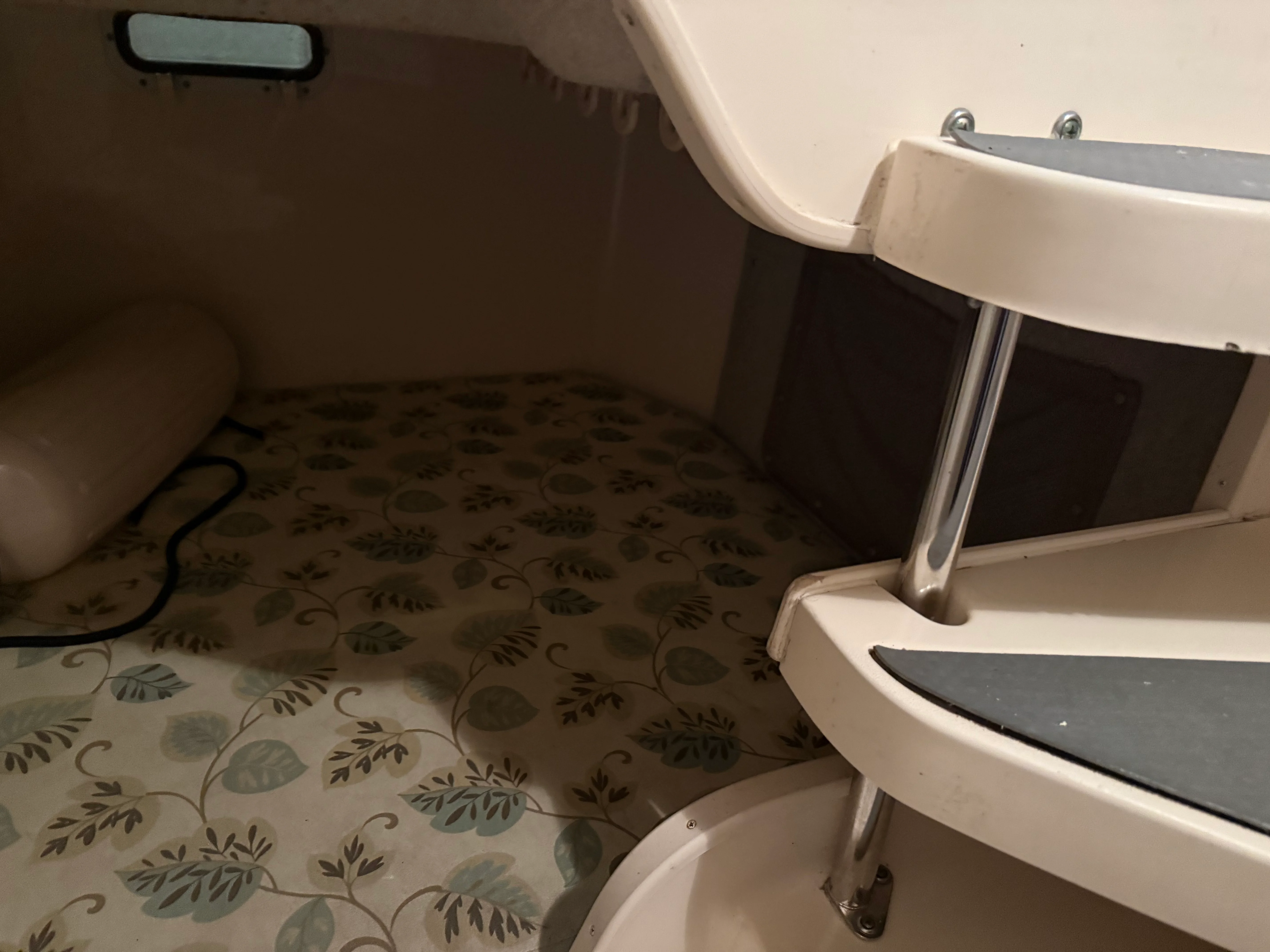 2002 Grady-White Marlin 300 Image Thumbnail #17