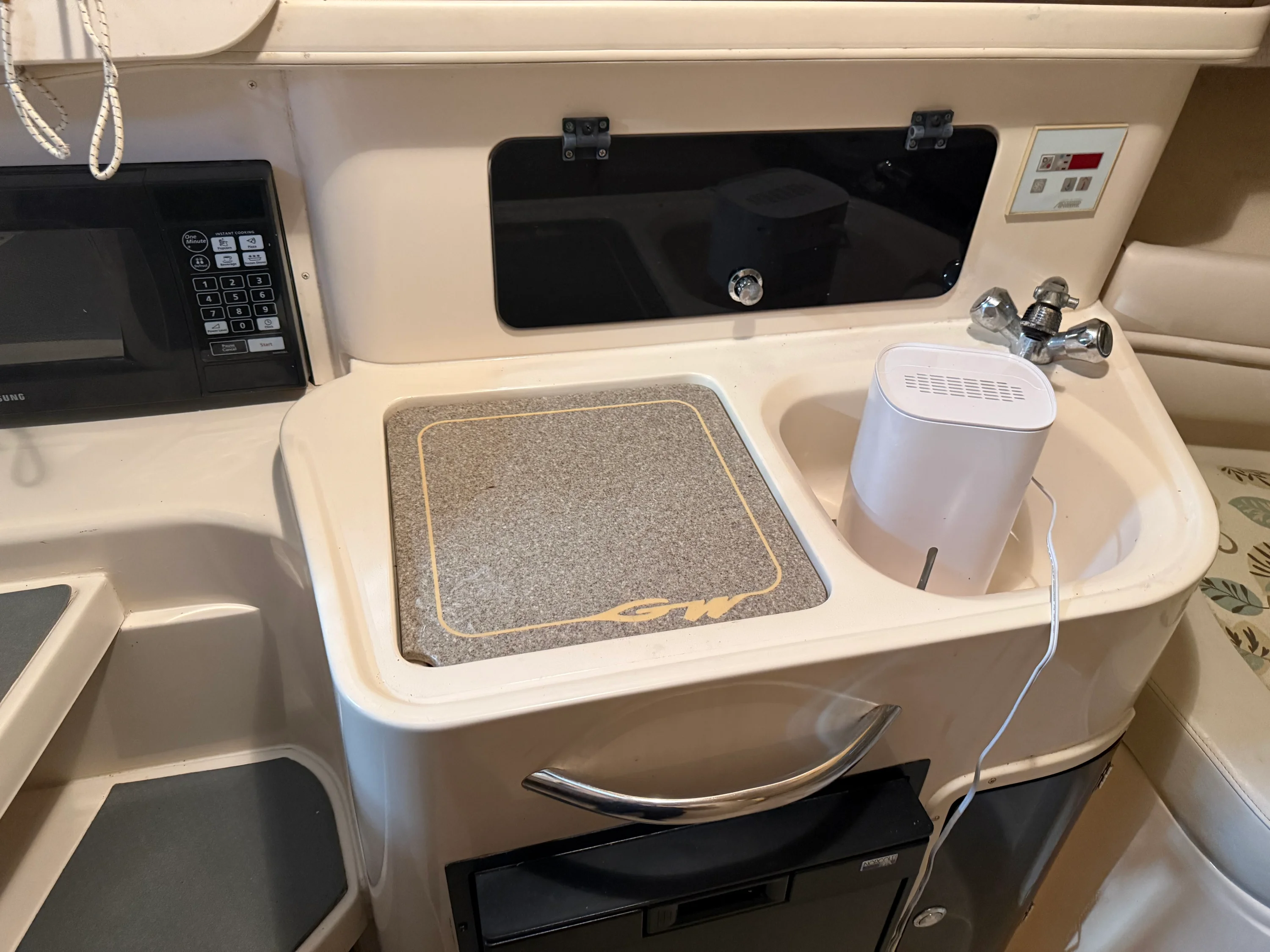 2002 Grady-White Marlin 300 Image Thumbnail #15