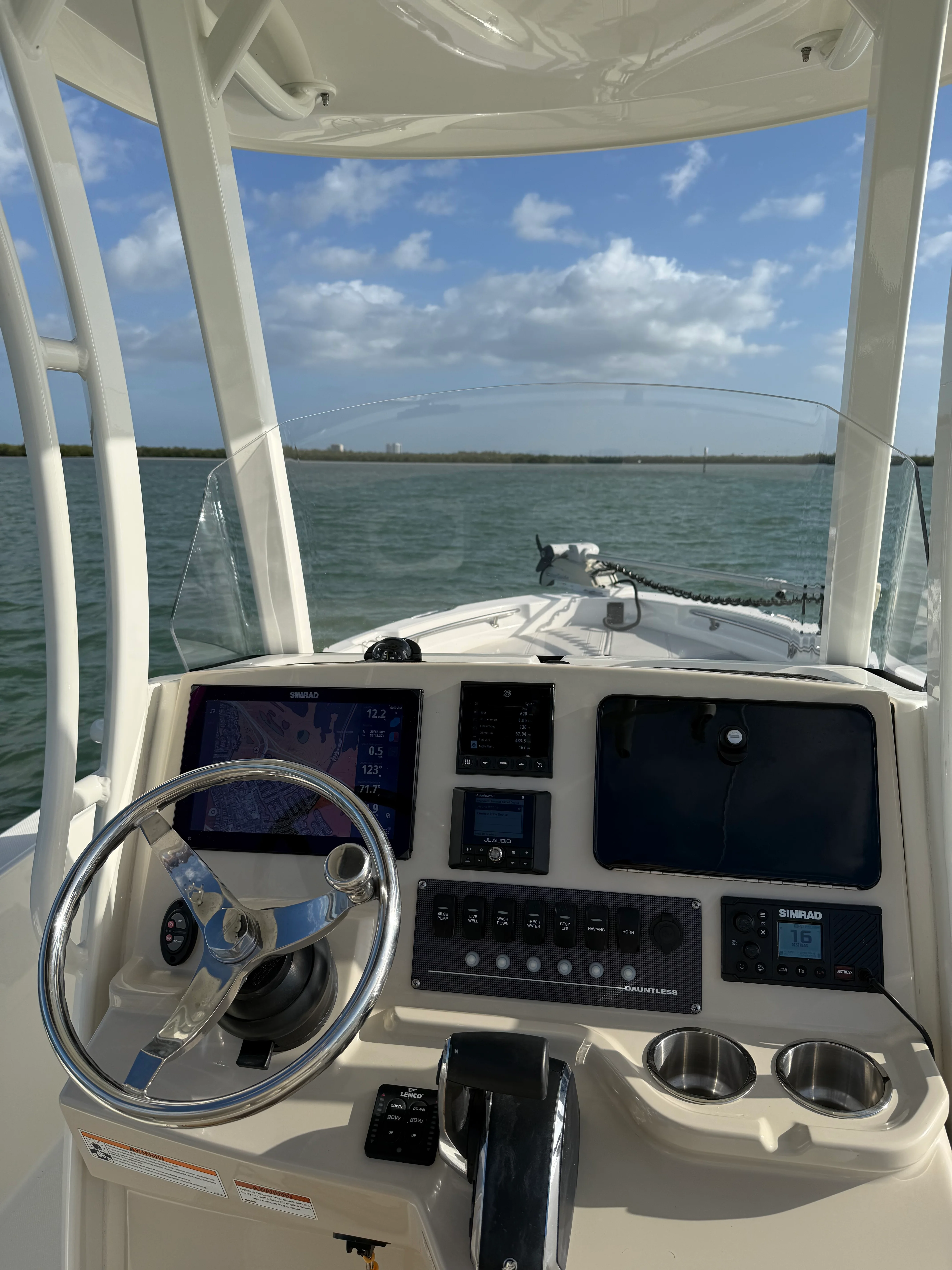 2023 Boston Whaler 220 DAUNTLESS Image Thumbnail #6