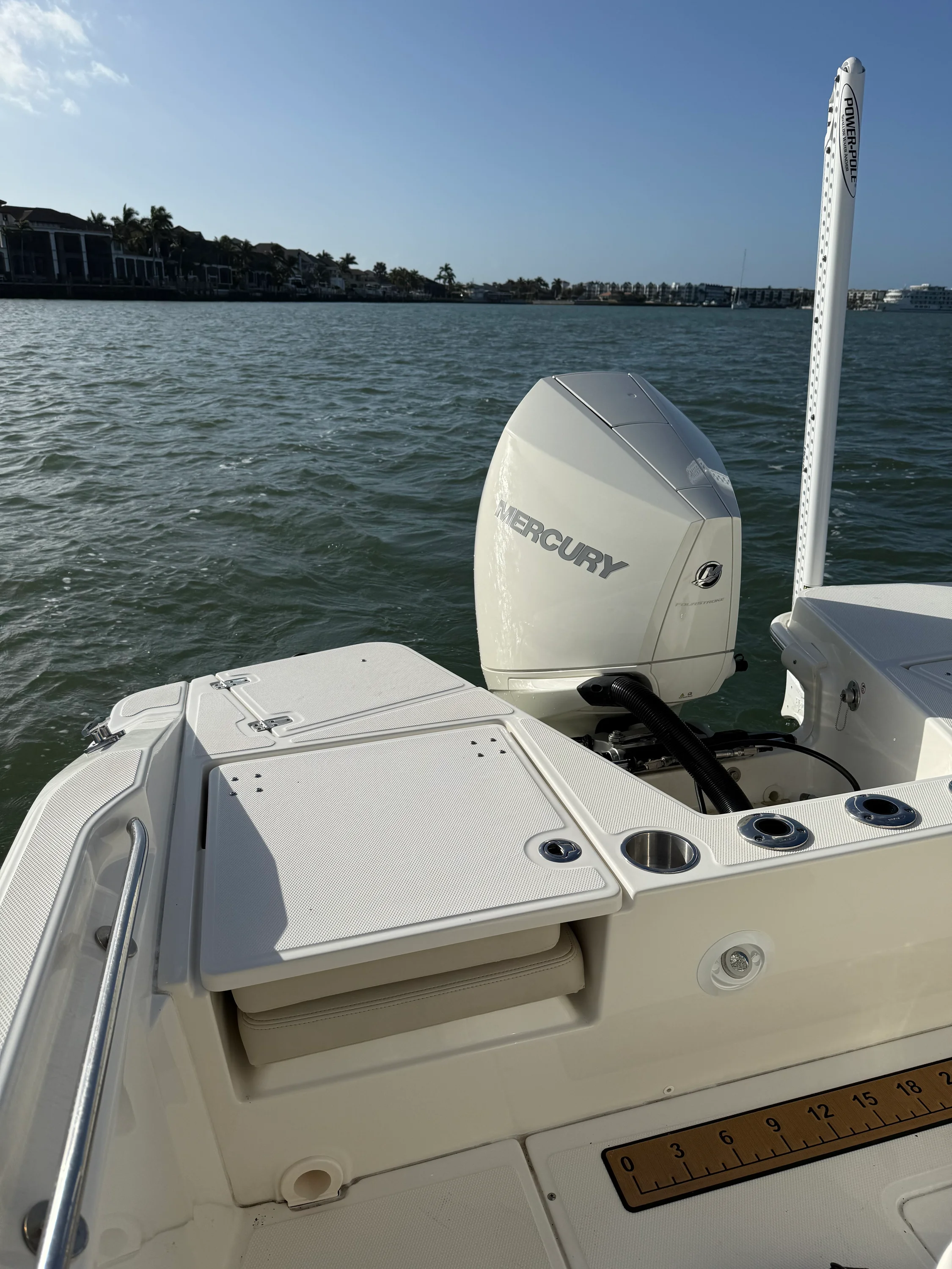 2023 Boston Whaler 220 DAUNTLESS Image Thumbnail #23