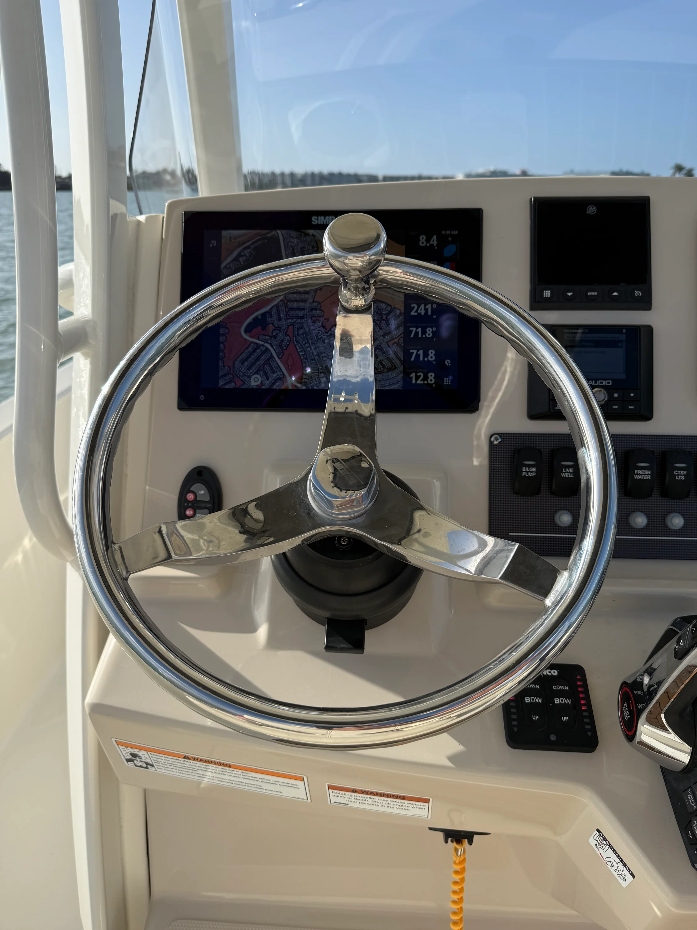 2023 Boston Whaler 220 DAUNTLESS Image Thumbnail #8