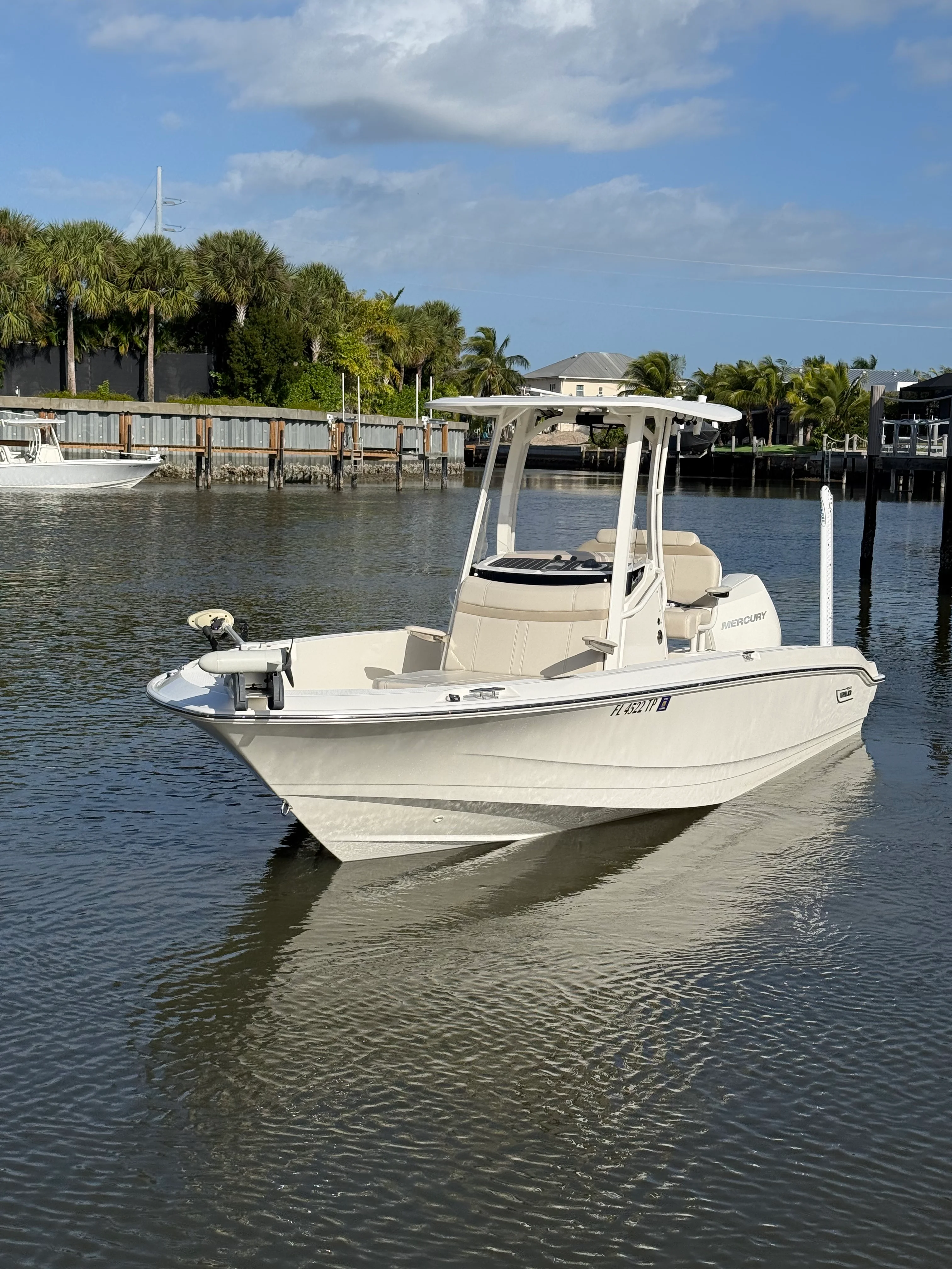 2023 Boston Whaler 220 DAUNTLESS Image Thumbnail #1