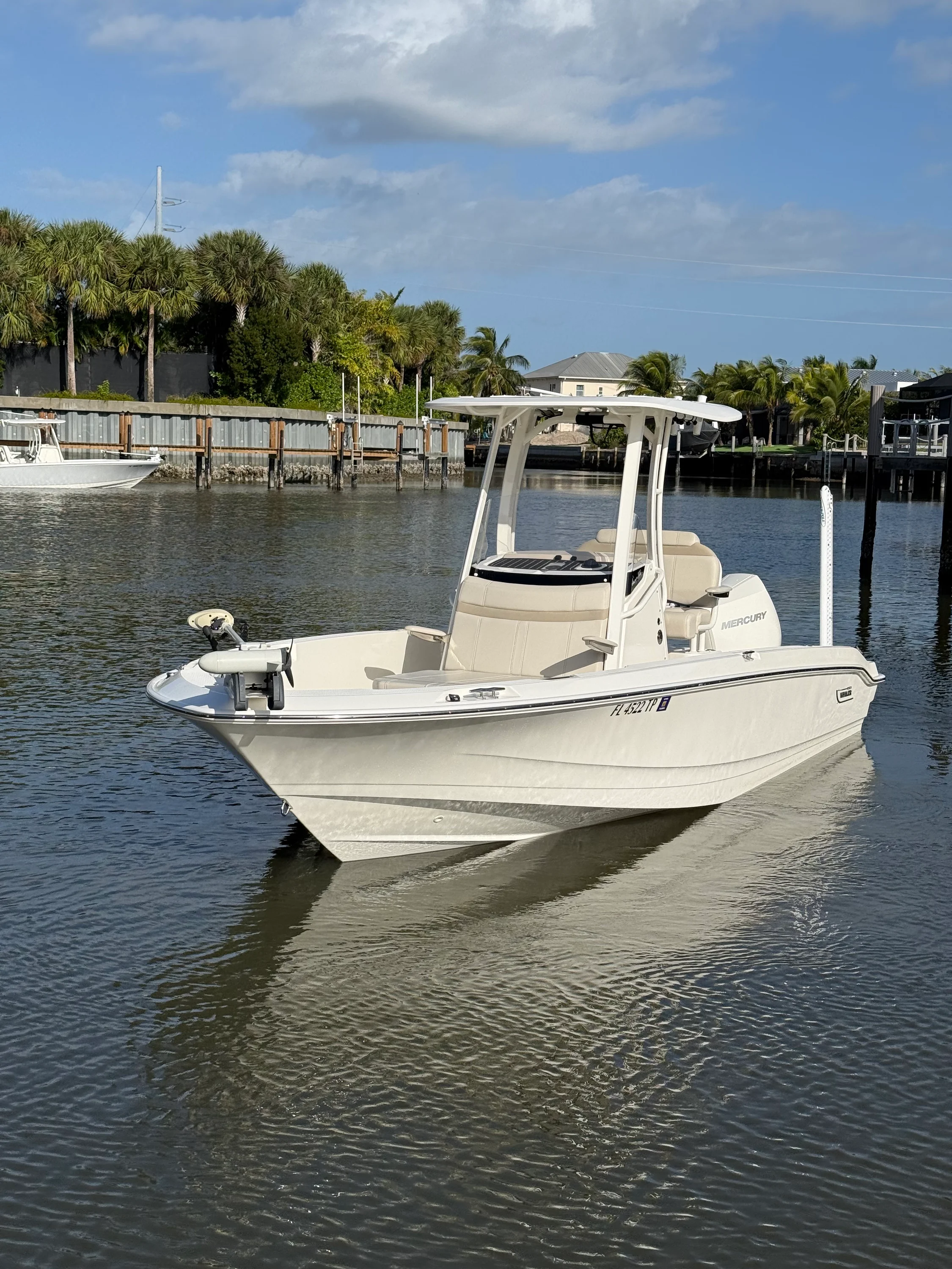 2023 Boston Whaler 220 DAUNTLESS Image Thumbnail #1