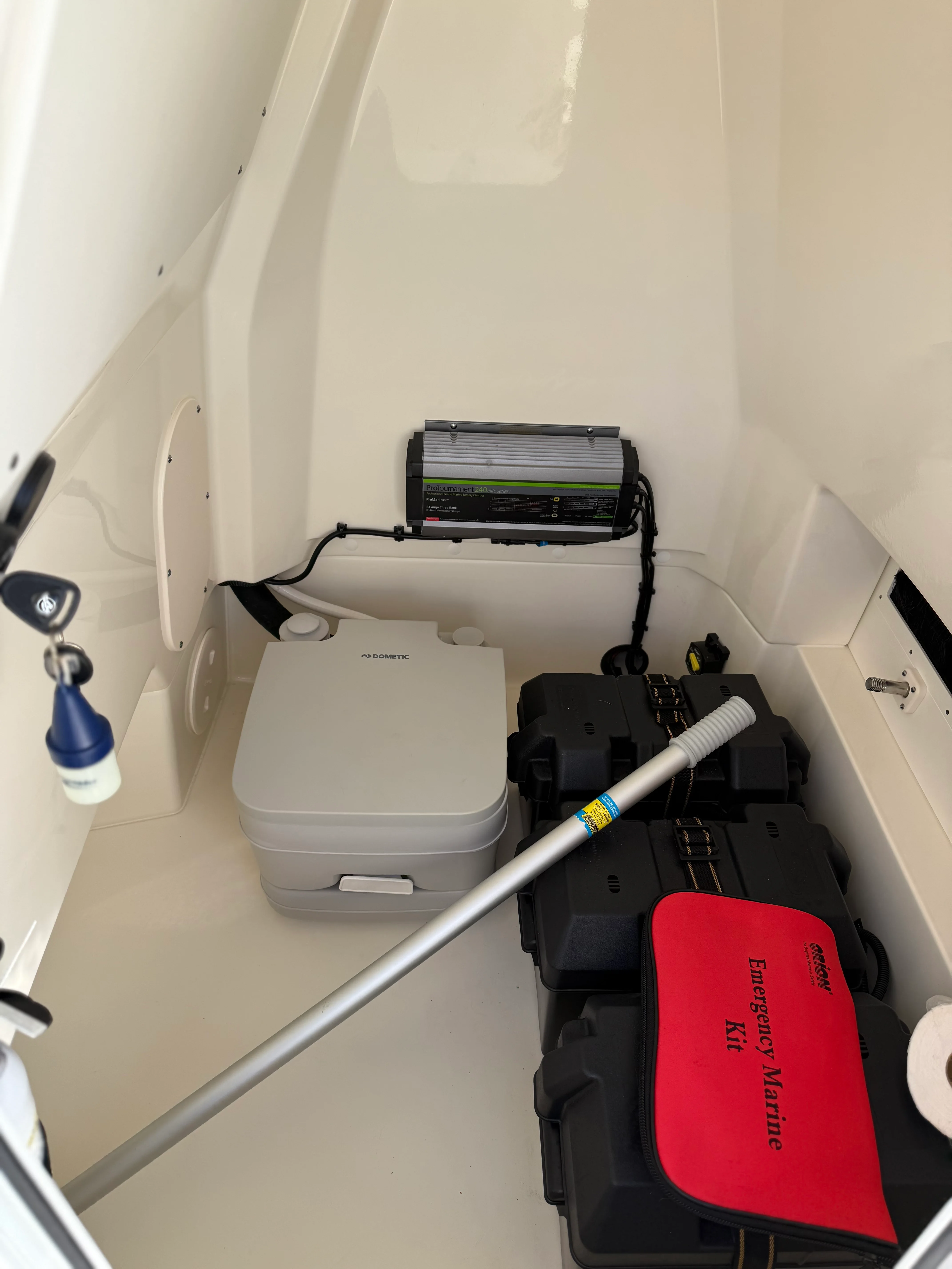 2023 Boston Whaler 220 DAUNTLESS Image Thumbnail #31