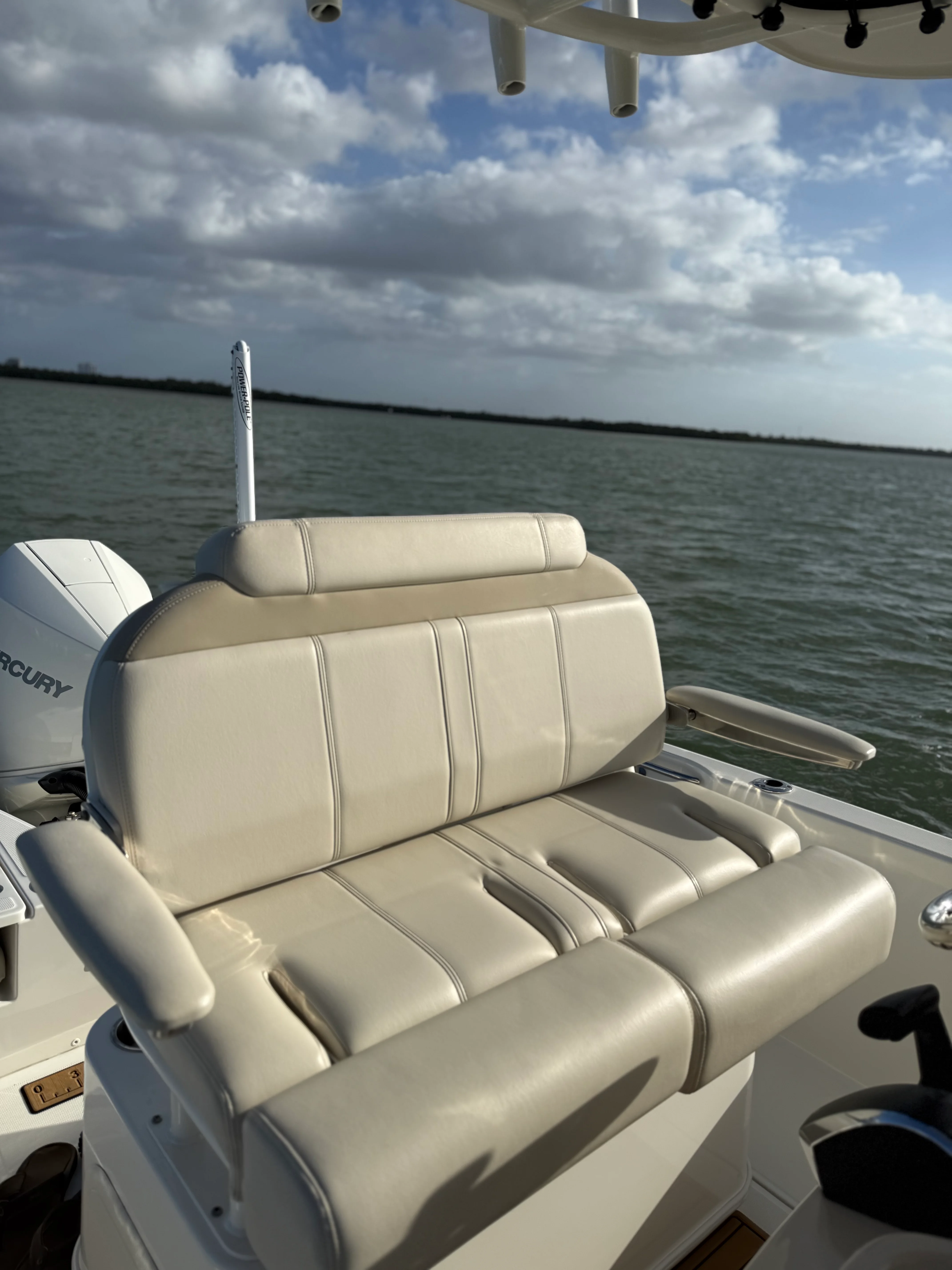 2023 Boston Whaler 220 DAUNTLESS Image Thumbnail #10