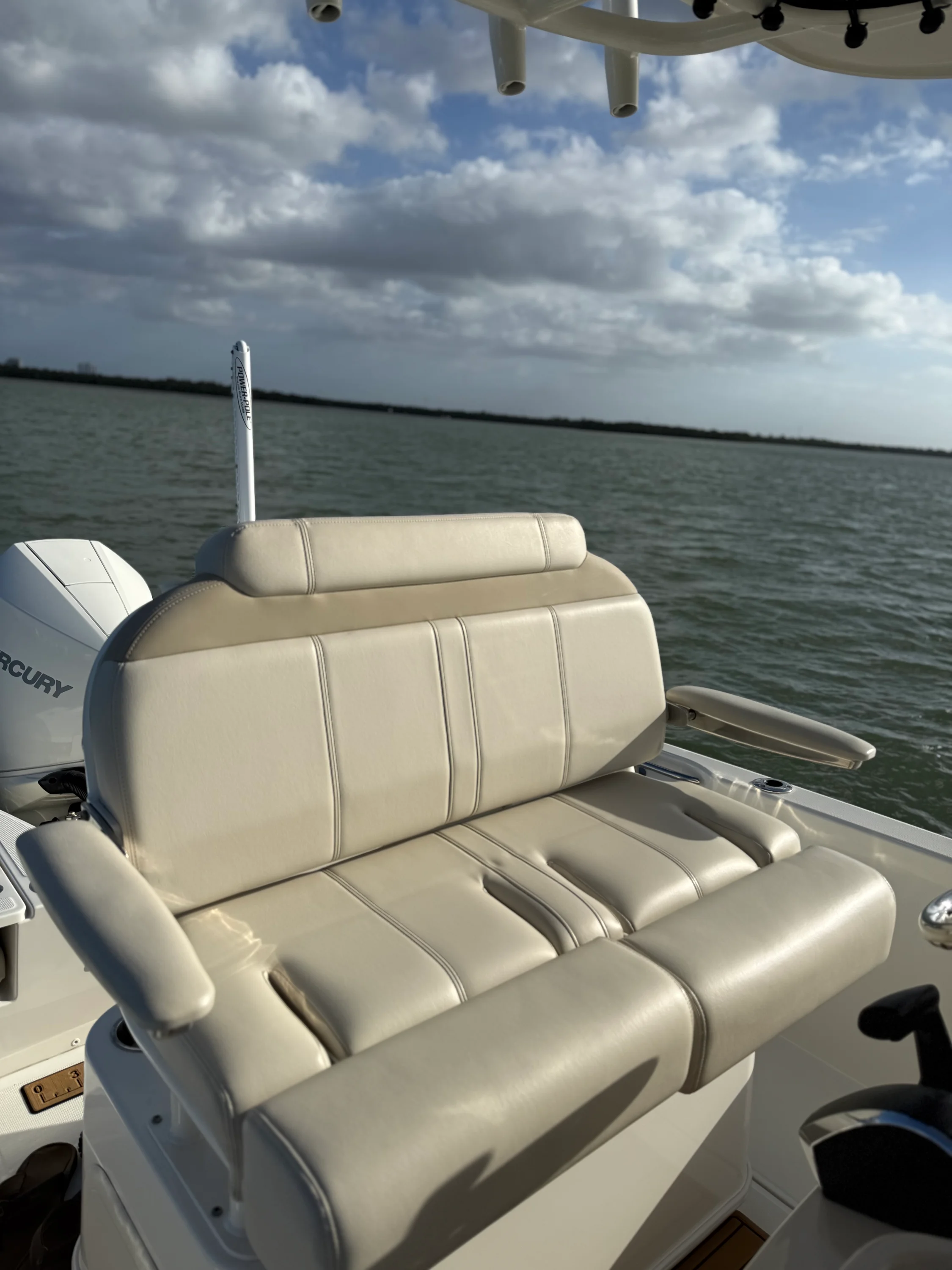 2023 Boston Whaler 220 DAUNTLESS Image Thumbnail #10