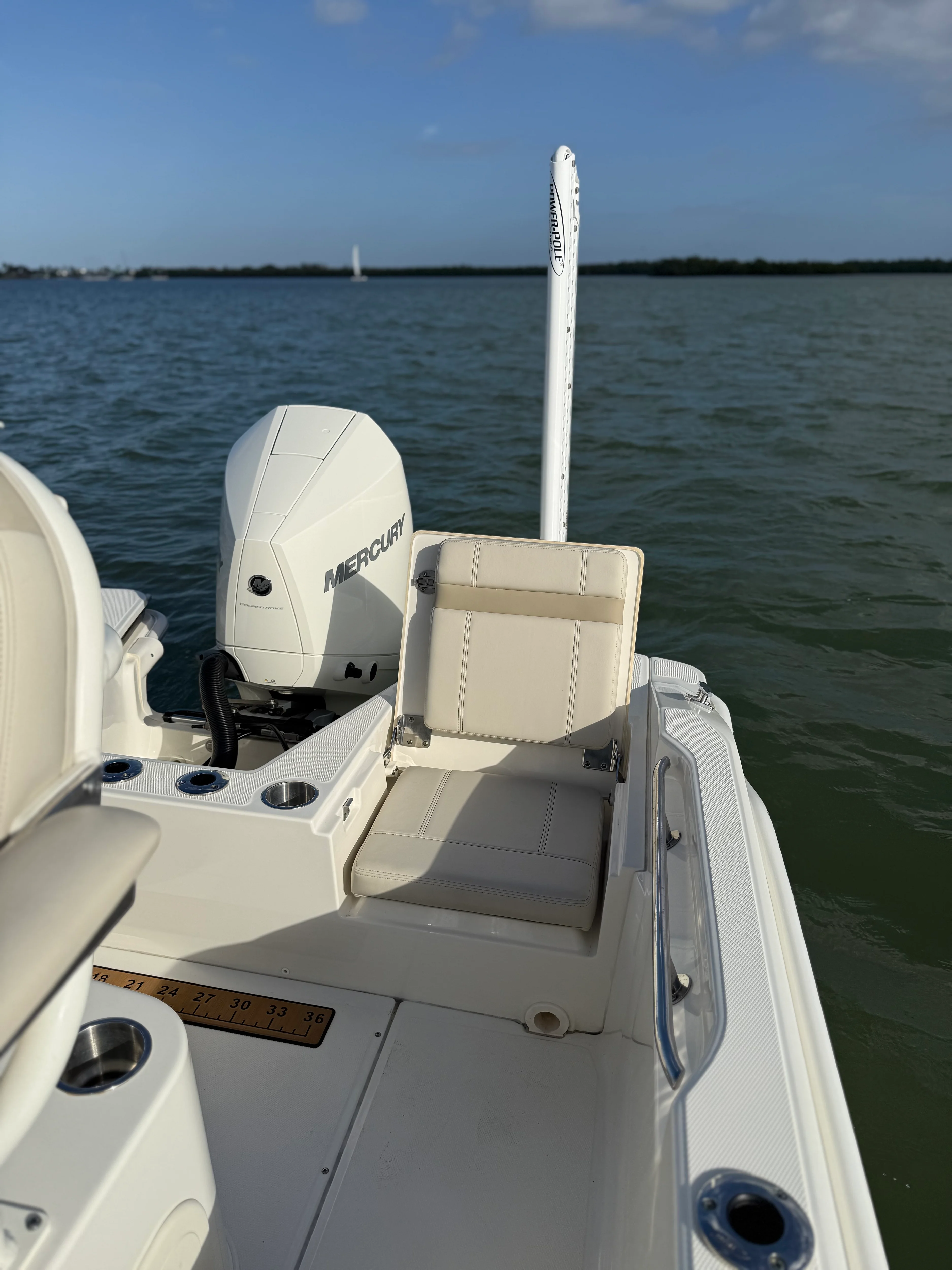 2023 Boston Whaler 220 DAUNTLESS Image Thumbnail #26