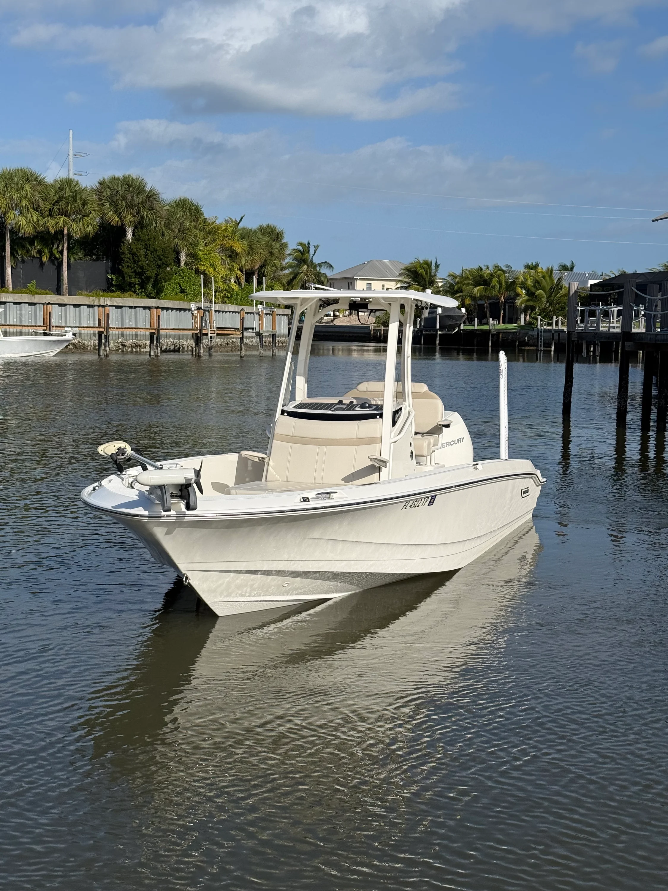 2023 Boston Whaler 220 DAUNTLESS Image Thumbnail #3