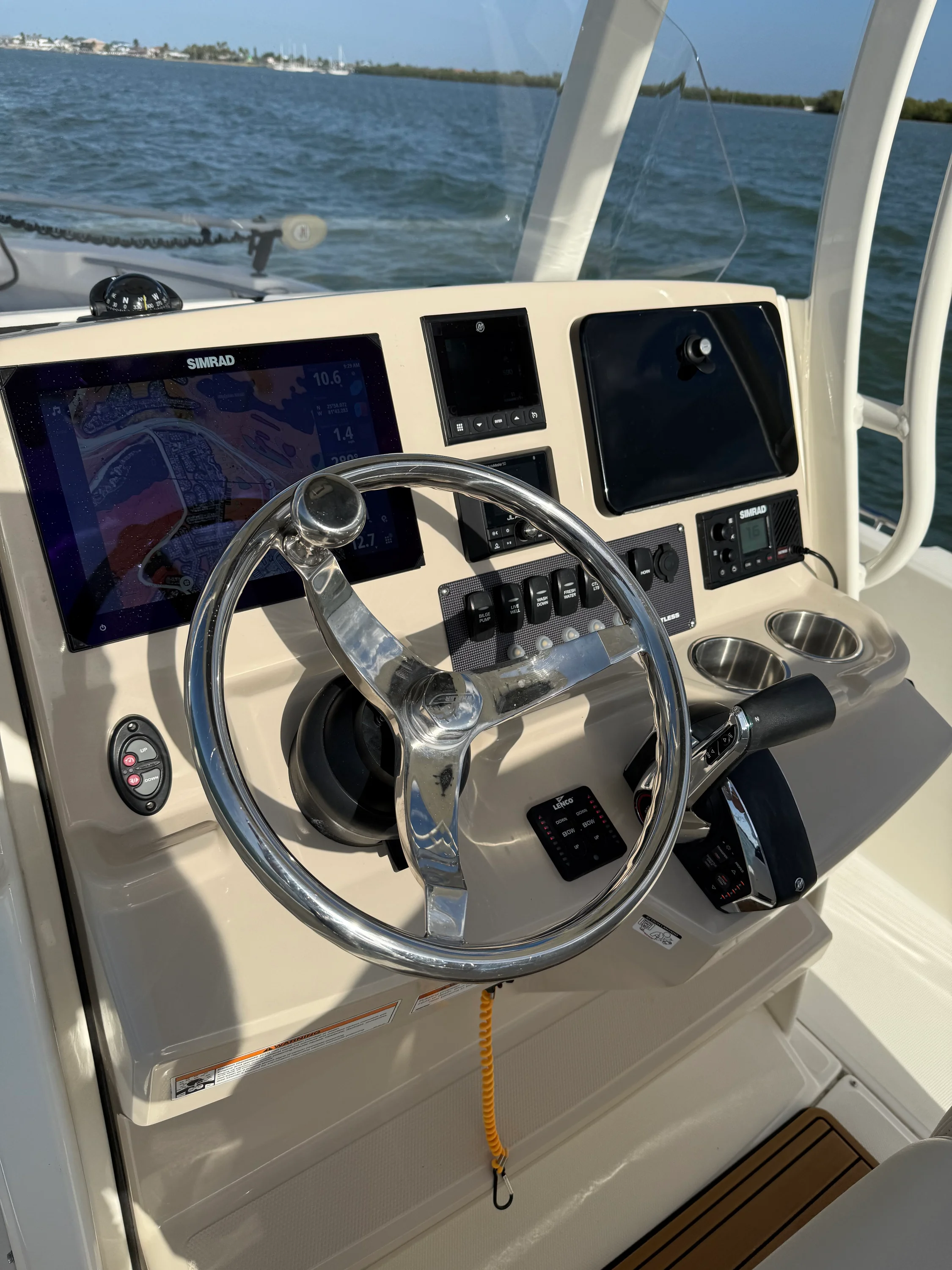 2023 Boston Whaler 220 DAUNTLESS Image Thumbnail #12