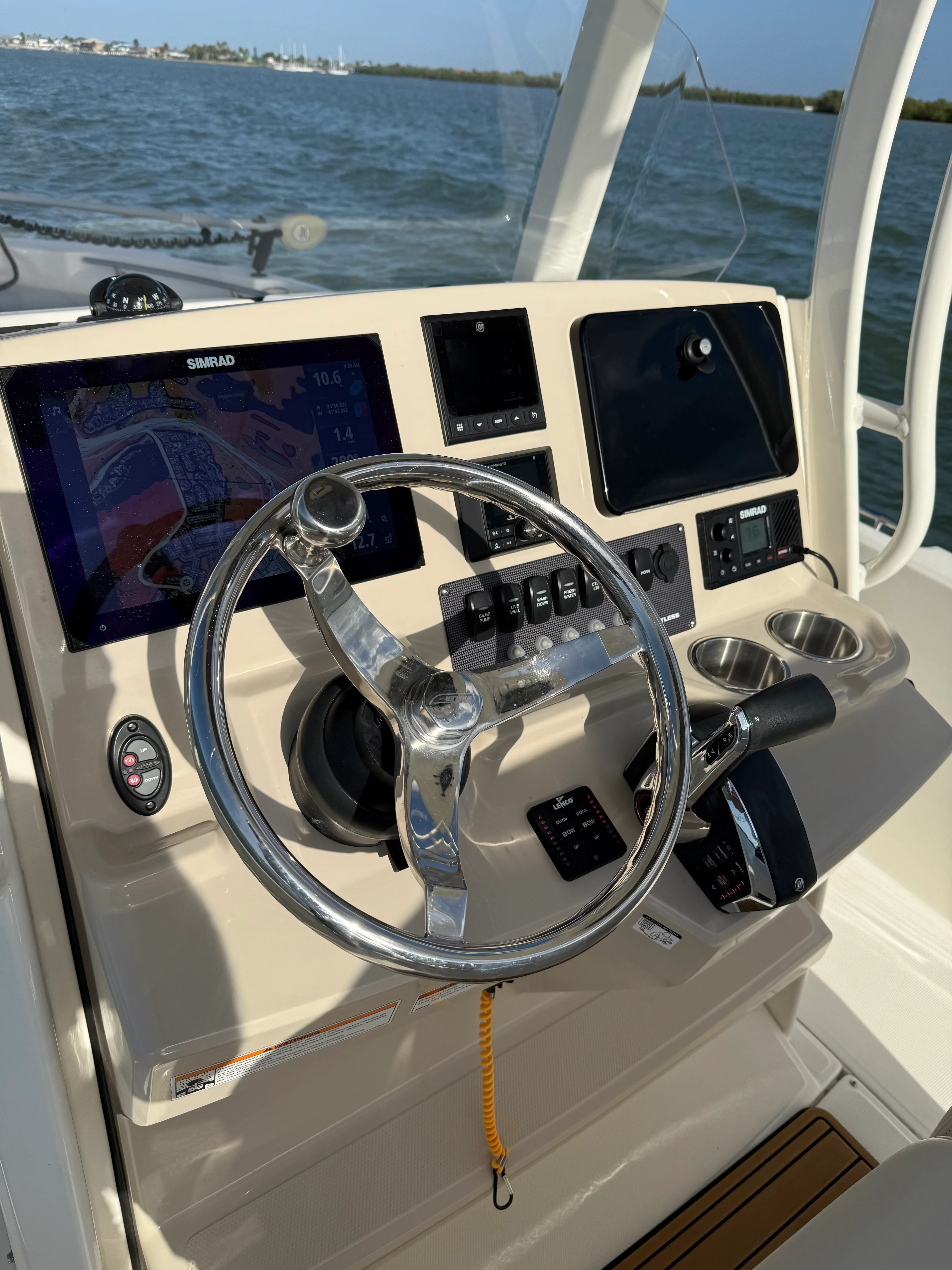 2023 Boston Whaler 220 DAUNTLESS Image Thumbnail #12