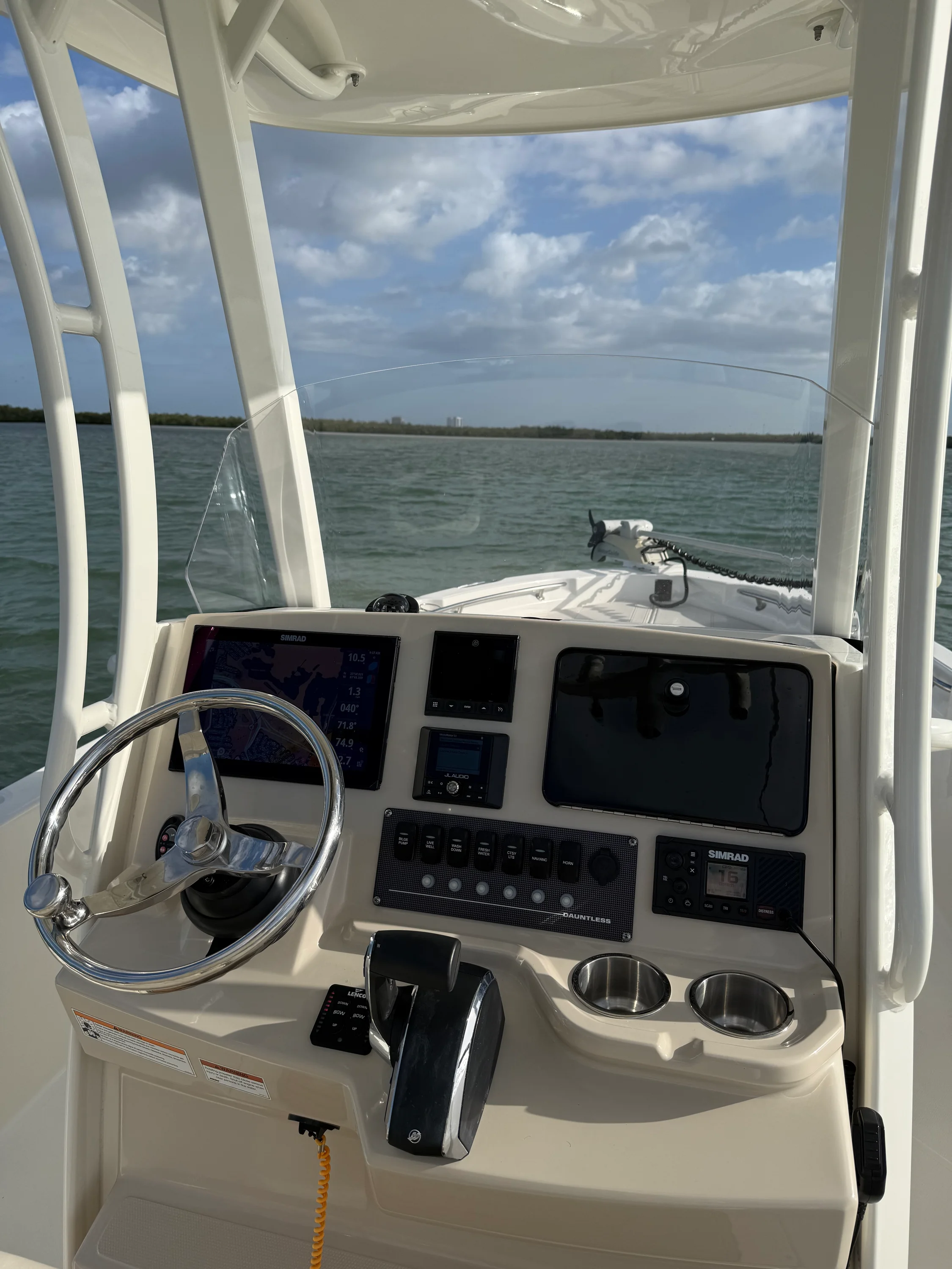 2023 Boston Whaler 220 DAUNTLESS Image Thumbnail #7