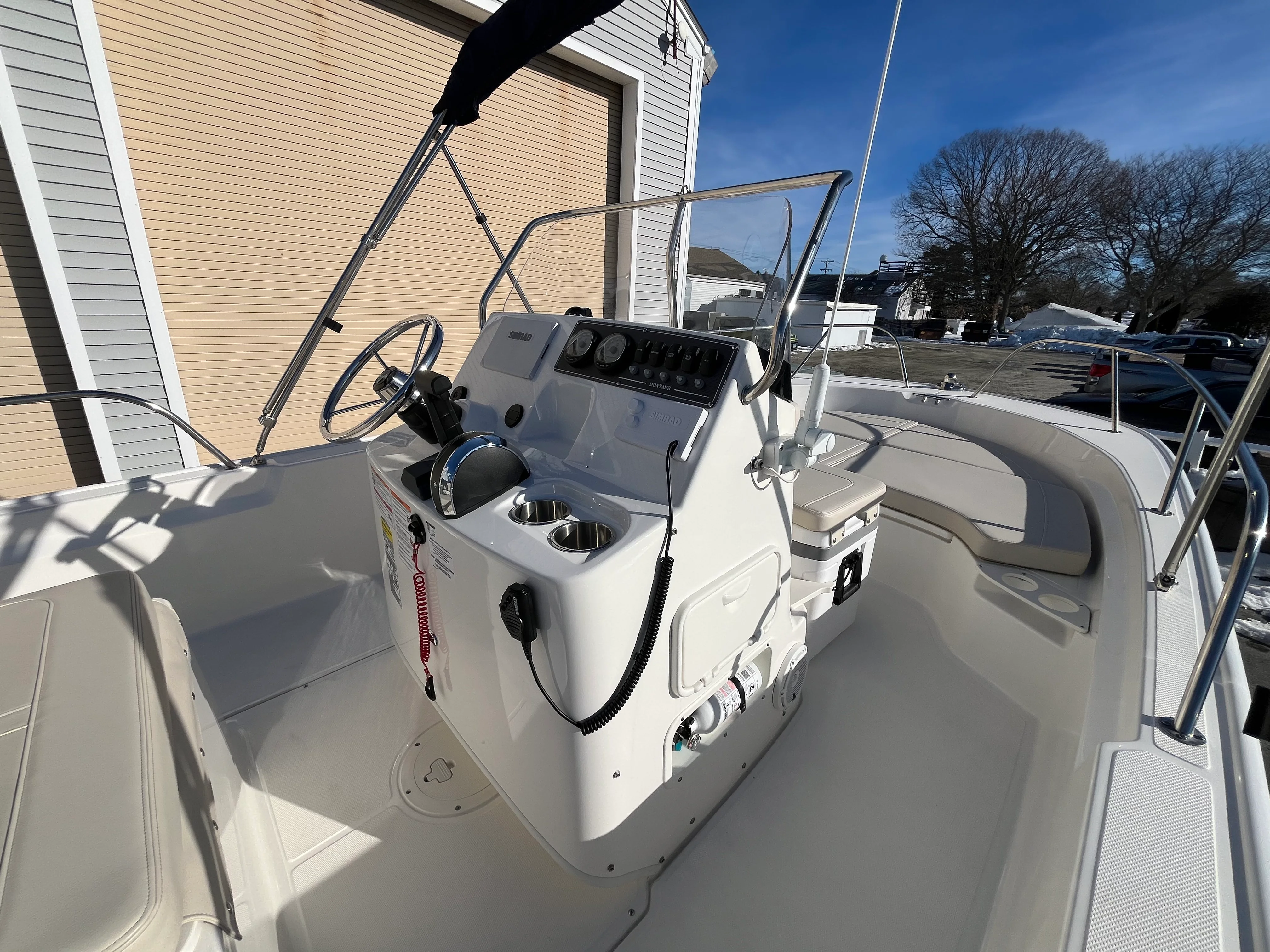 2025 Boston Whaler 190 Montauk Image Thumbnail #6