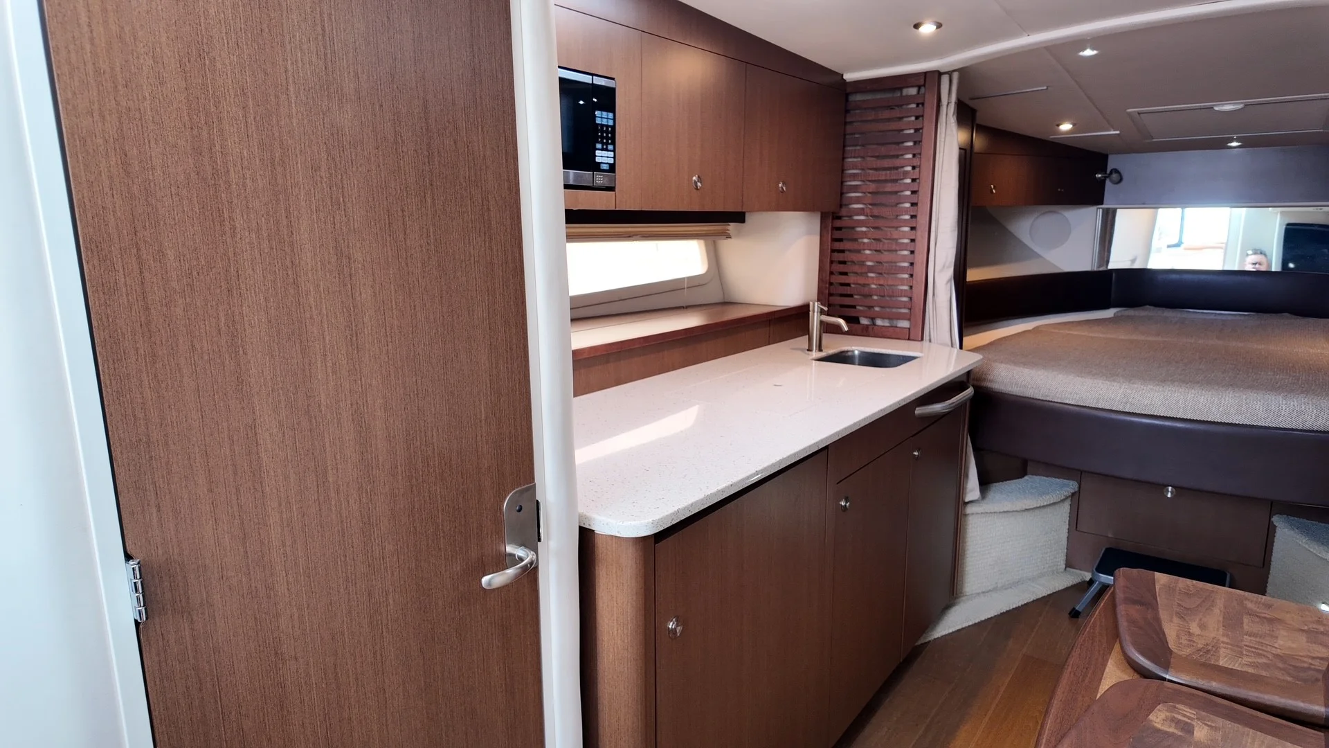 2016 Sea Ray 370 SUNDANCER Image Thumbnail #23