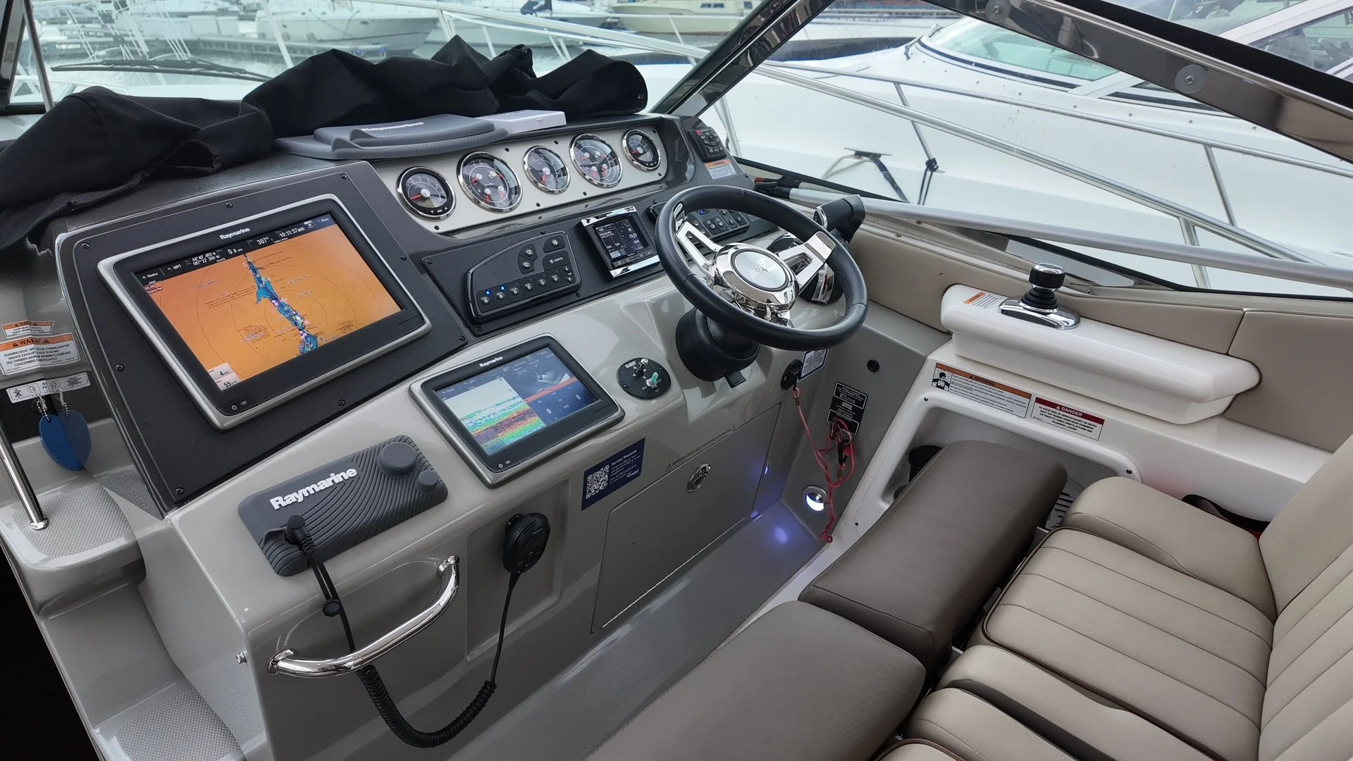 2016 Sea Ray 370 SUNDANCER Image Thumbnail #17