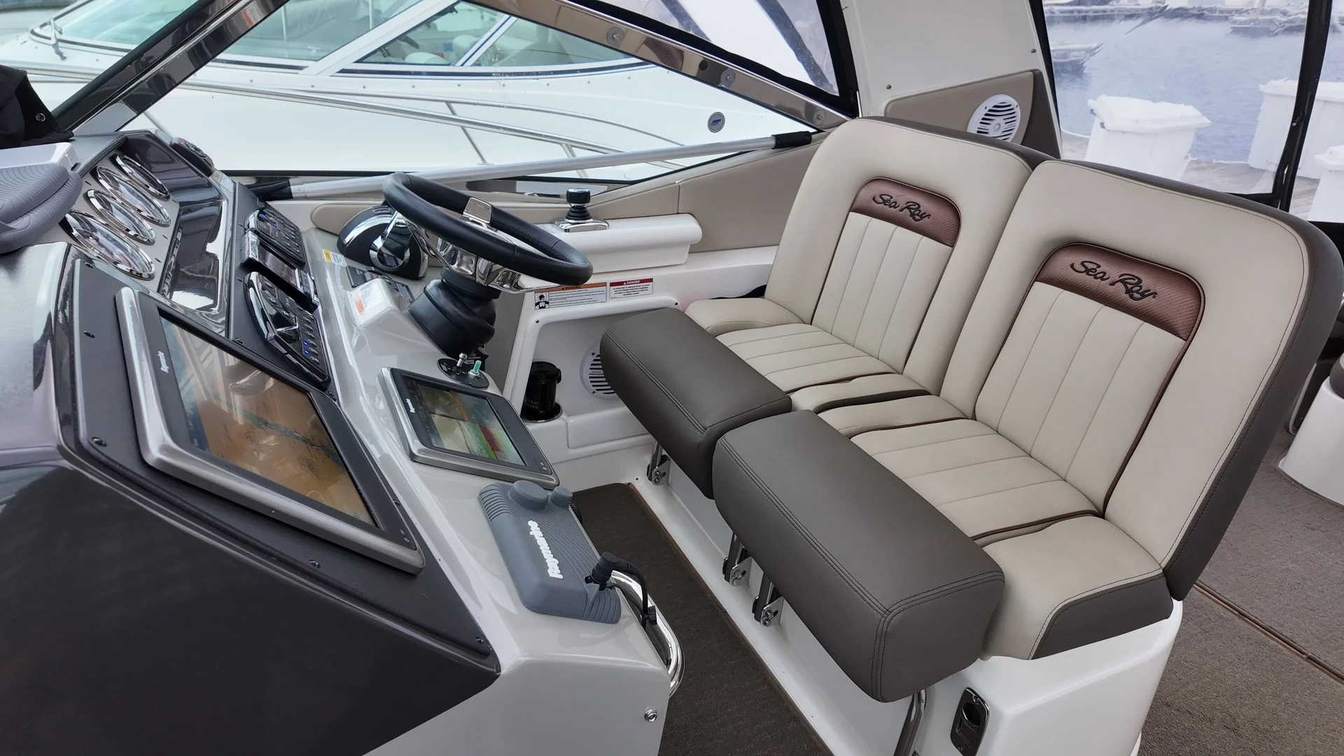 2016 Sea Ray 370 SUNDANCER Image Thumbnail #15