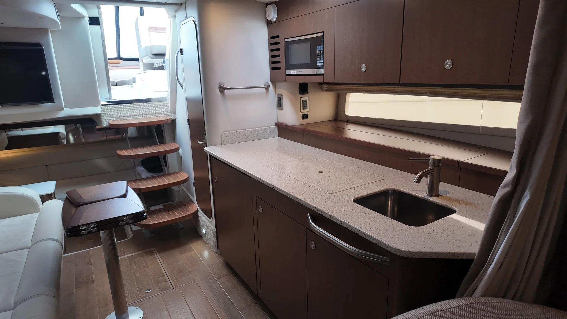 2016 Sea Ray 370 SUNDANCER Image Thumbnail #24