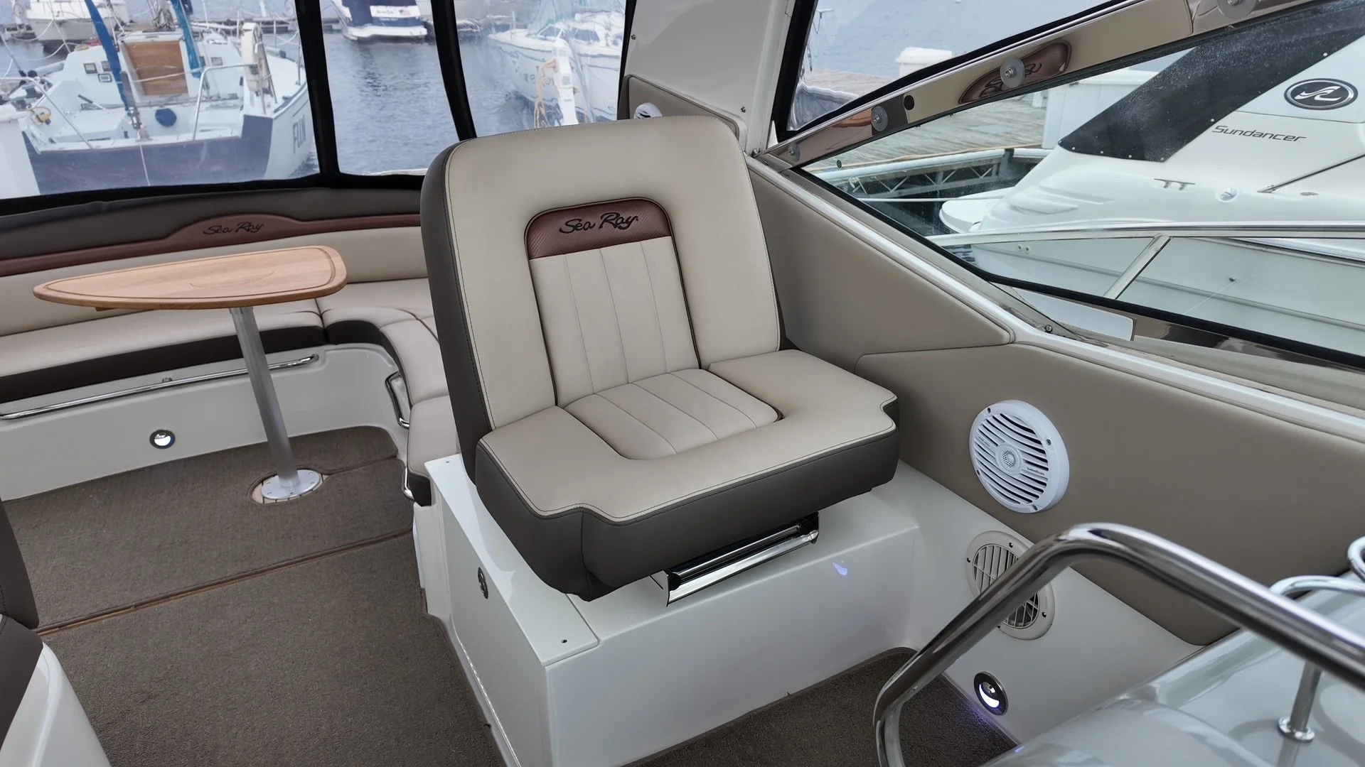 2016 Sea Ray 370 SUNDANCER Image Thumbnail #16