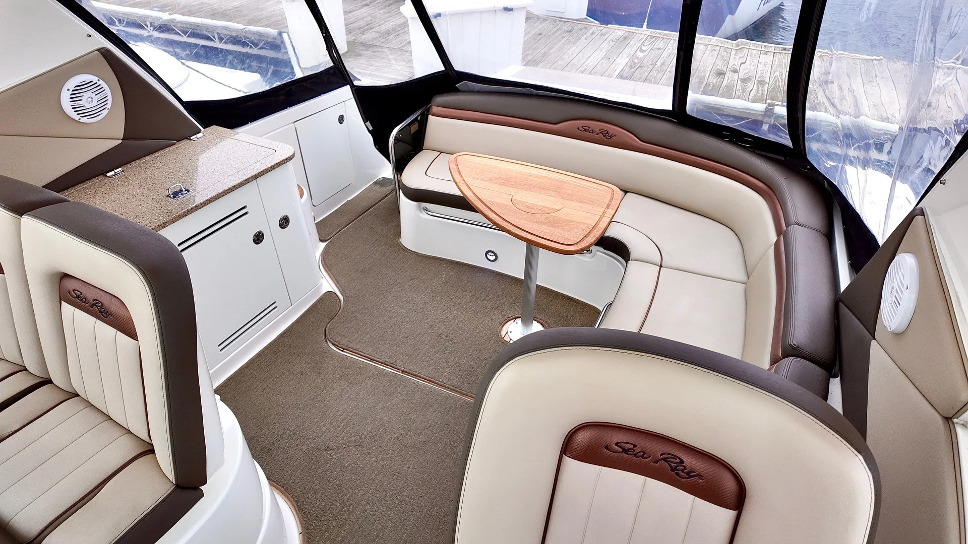 2016 Sea Ray 370 SUNDANCER Image Thumbnail #10