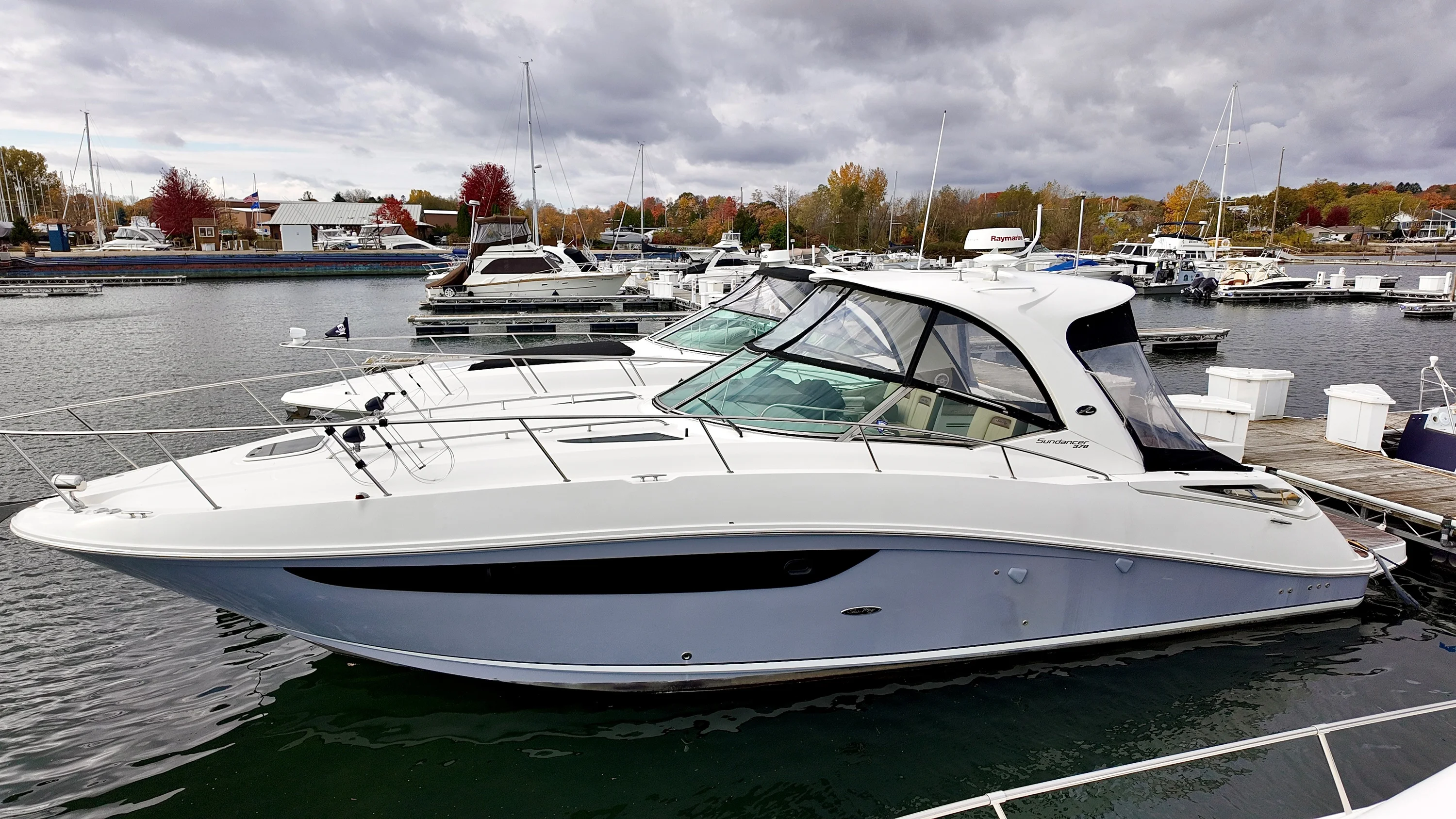 2016 Sea Ray 370 SUNDANCER Image Thumbnail #2