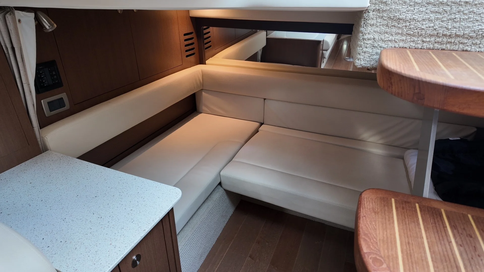 2016 Sea Ray 370 SUNDANCER Image Thumbnail #31